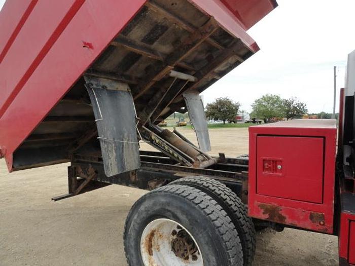 Used 2011 versalift V0270E