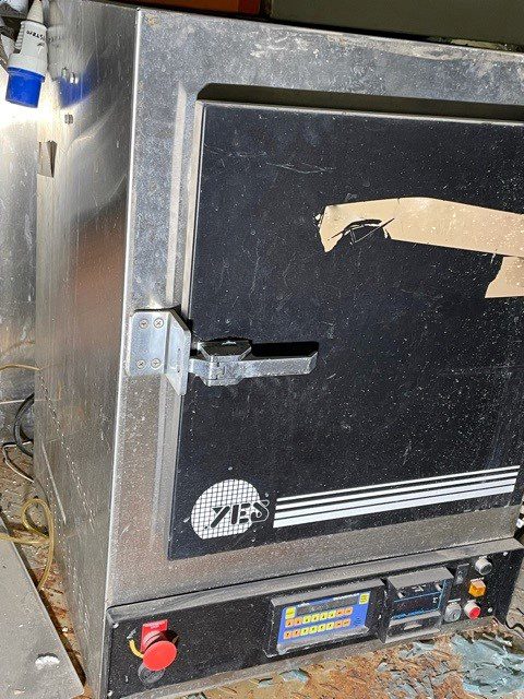 Used YES 1518 SME Vacuum Oven