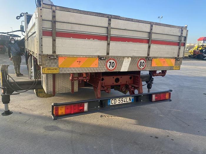 Usato 2002 iveco EUROTECH 260E28 CON GRU