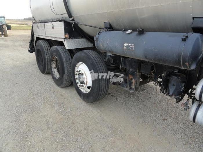 Used 1997 MACK RD690S