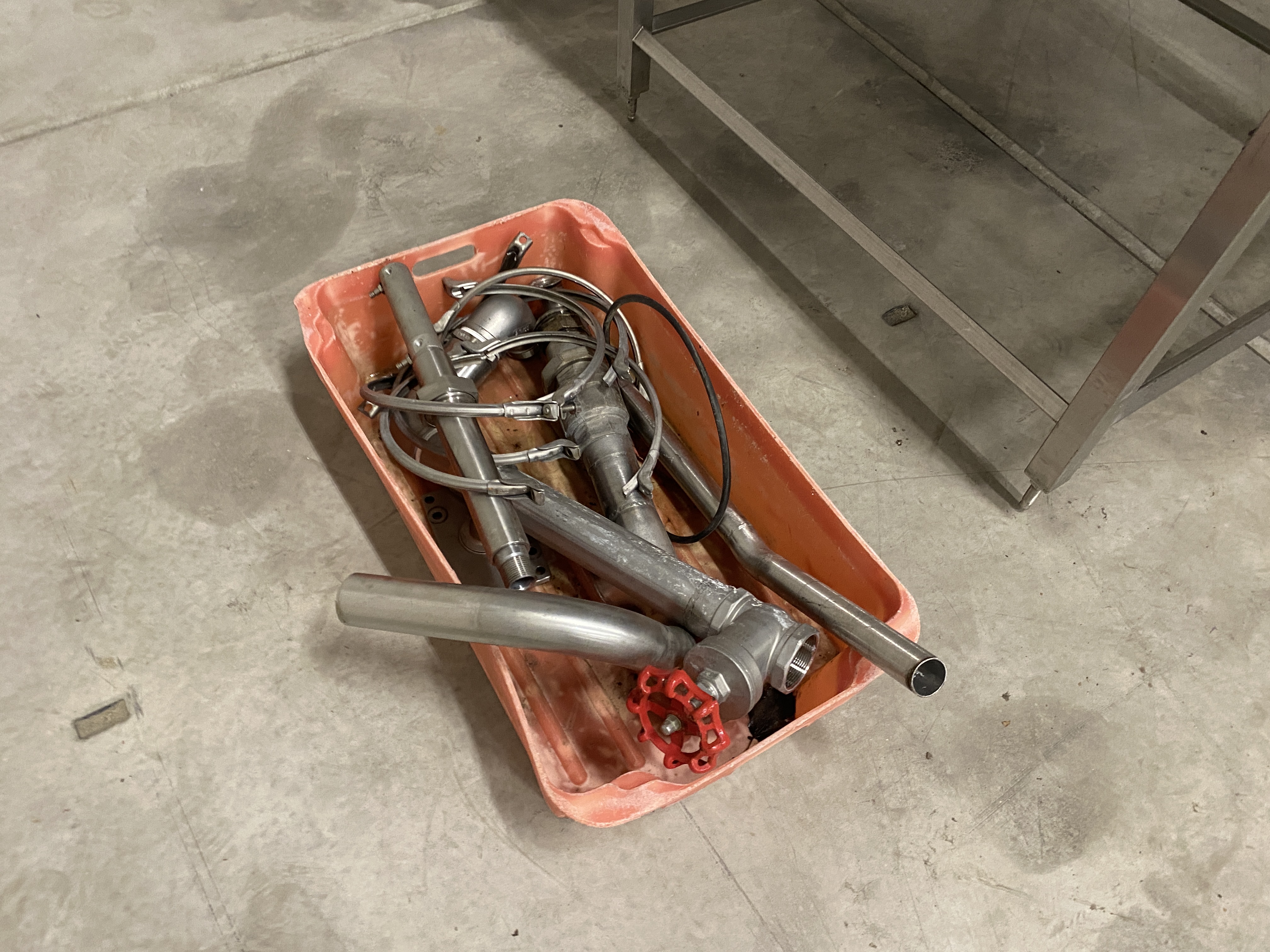 Used Unitech crate washer Single track washer with exit conveyor