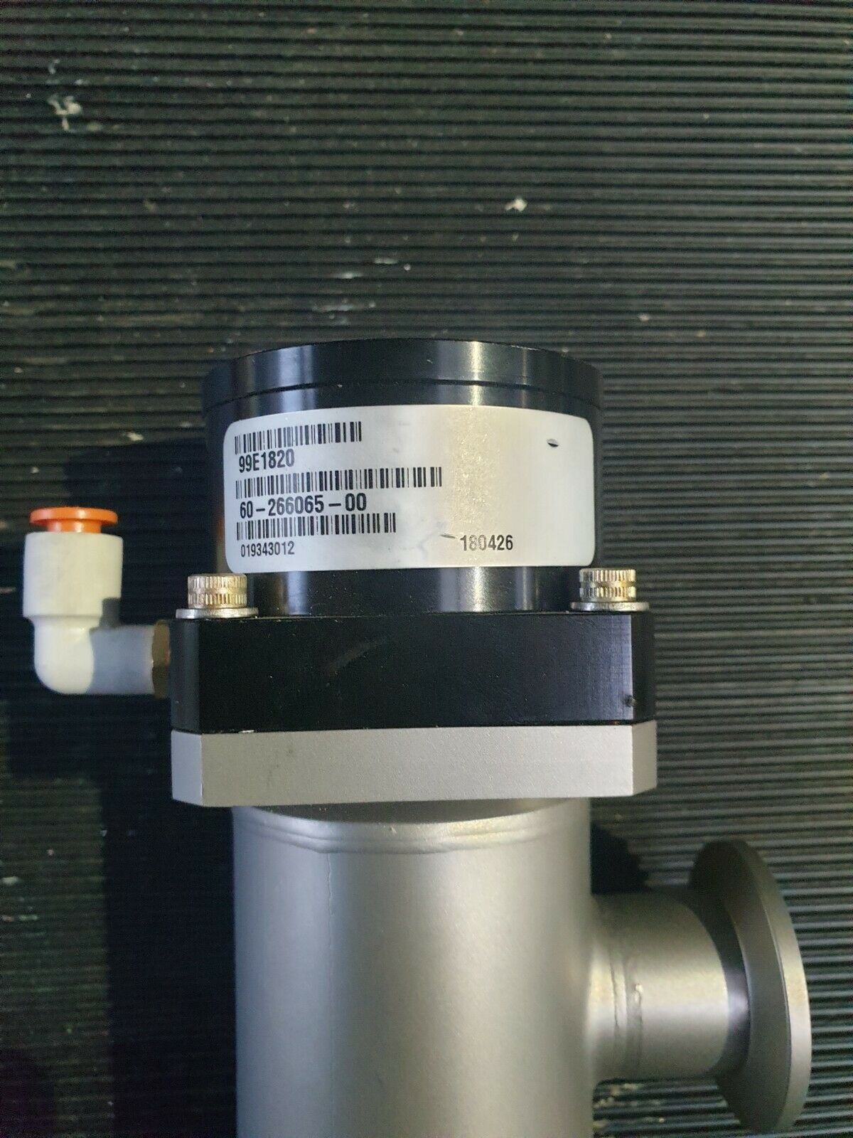 Used MKS INSTRUMENTS  99E1820 RIGHT ANGLED VALVE (rbd2.1b1)