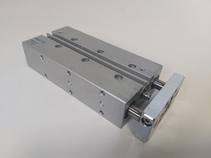 Gebraucht Kompaktzylinder mit 2 Führungsstangen, DFM-16-100-P-A-KF, 170914, Festo gebraucht