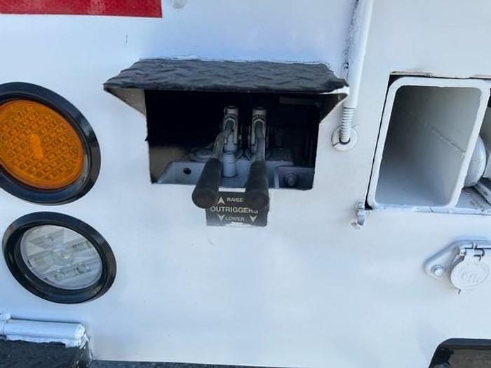 Used Altec AM55-E 60ft Over-Center Bucket Boom on 2009 International 7400 4x4 Utility Truck - C96023