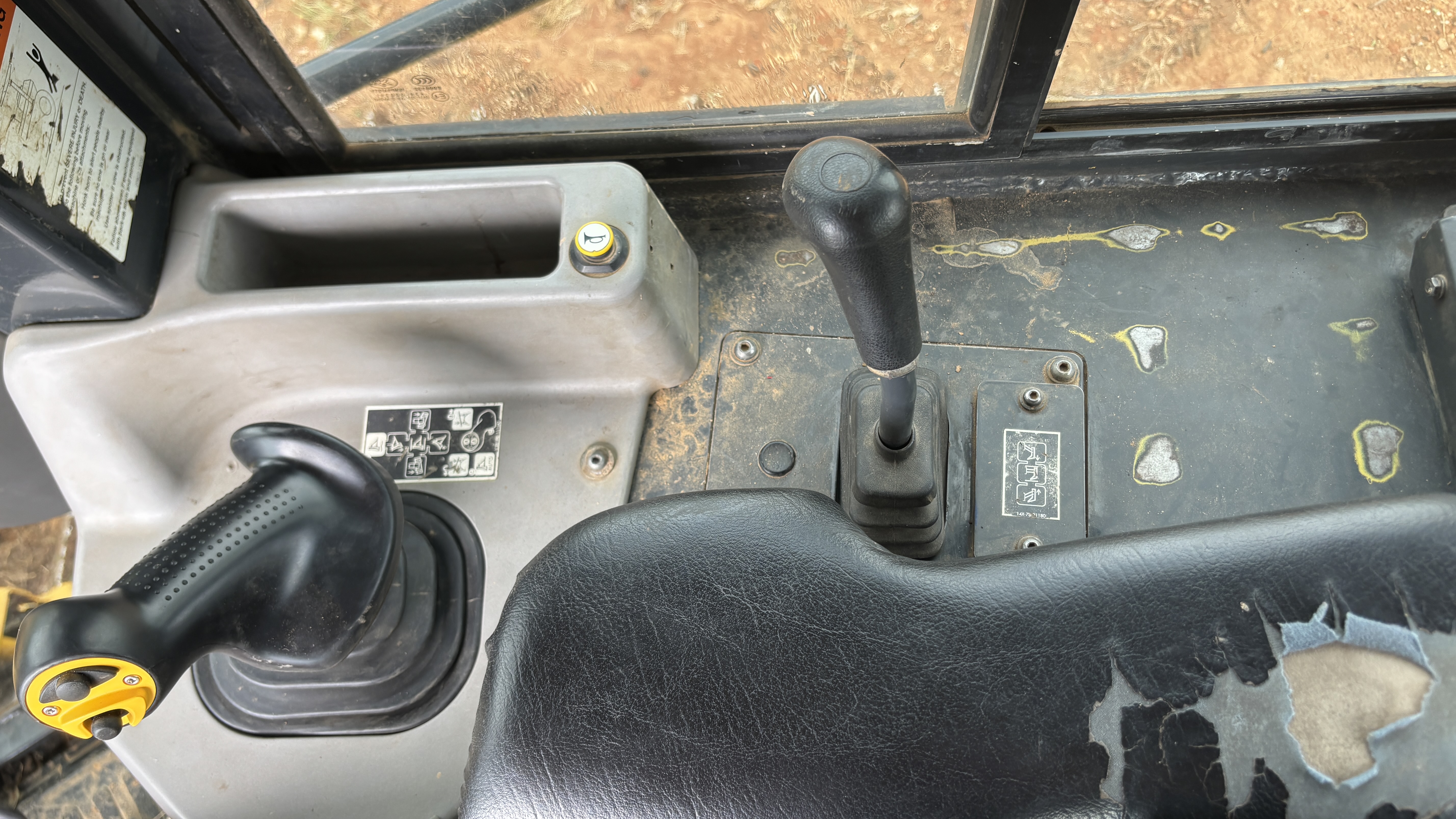 Used Nice 2013 Komatsu D61PXI-23 with BRAND NEW UNDER CARRAIGE