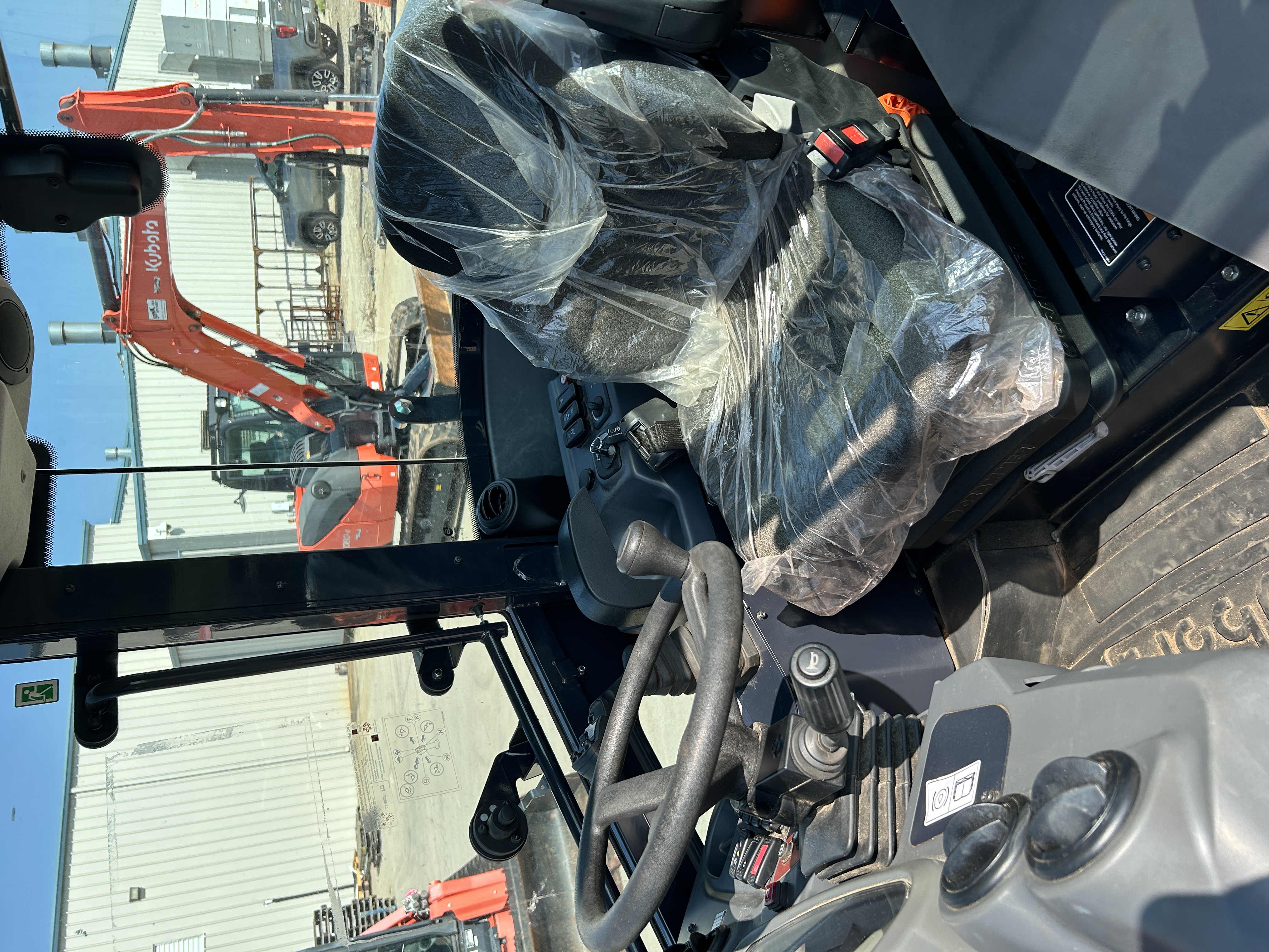 Used 2020 Kubota R630 wheel loader - never used in contruction!