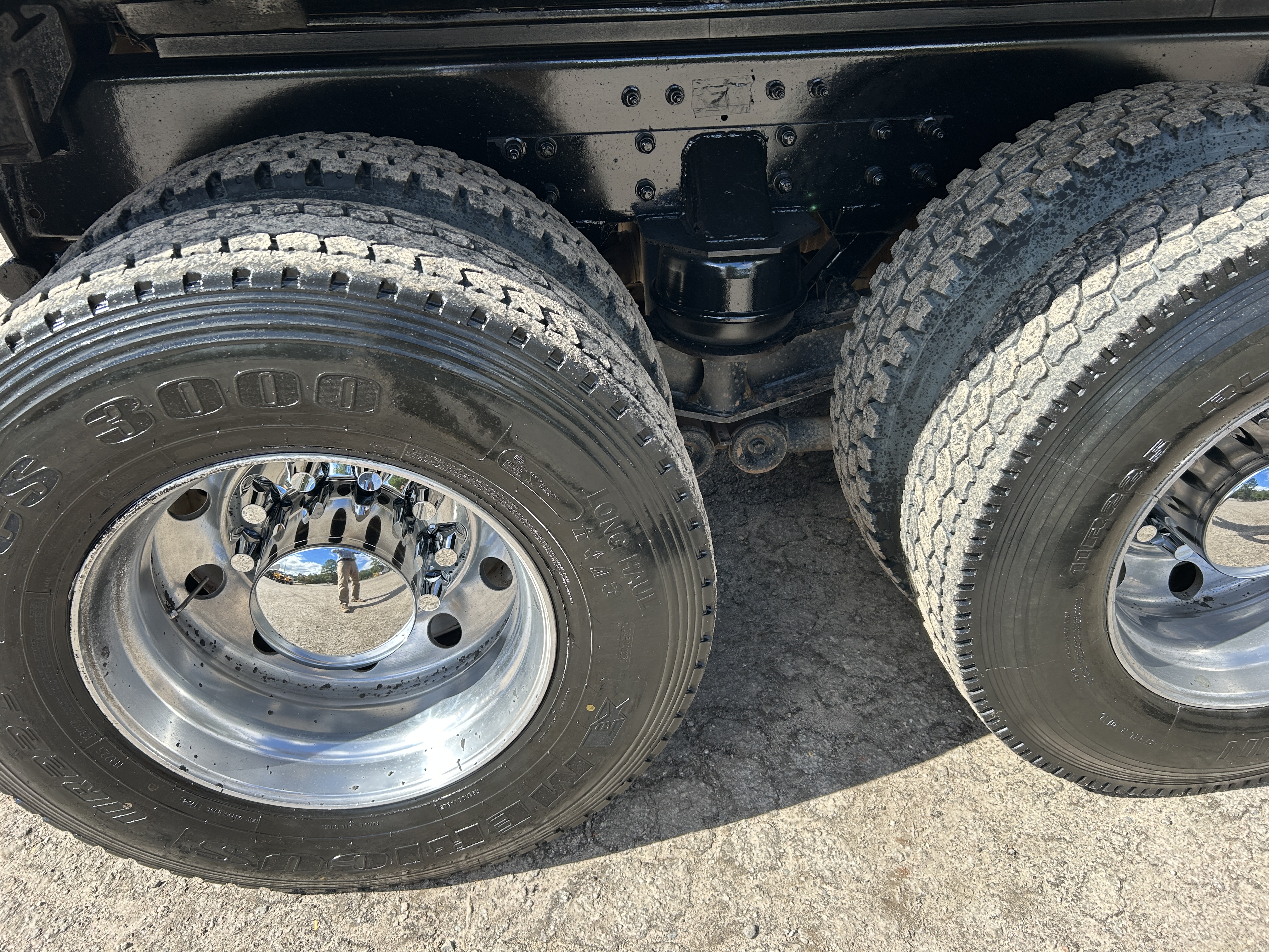 Used 2016 Kenworth T880 Quad Axle Dump Truck - Automatic