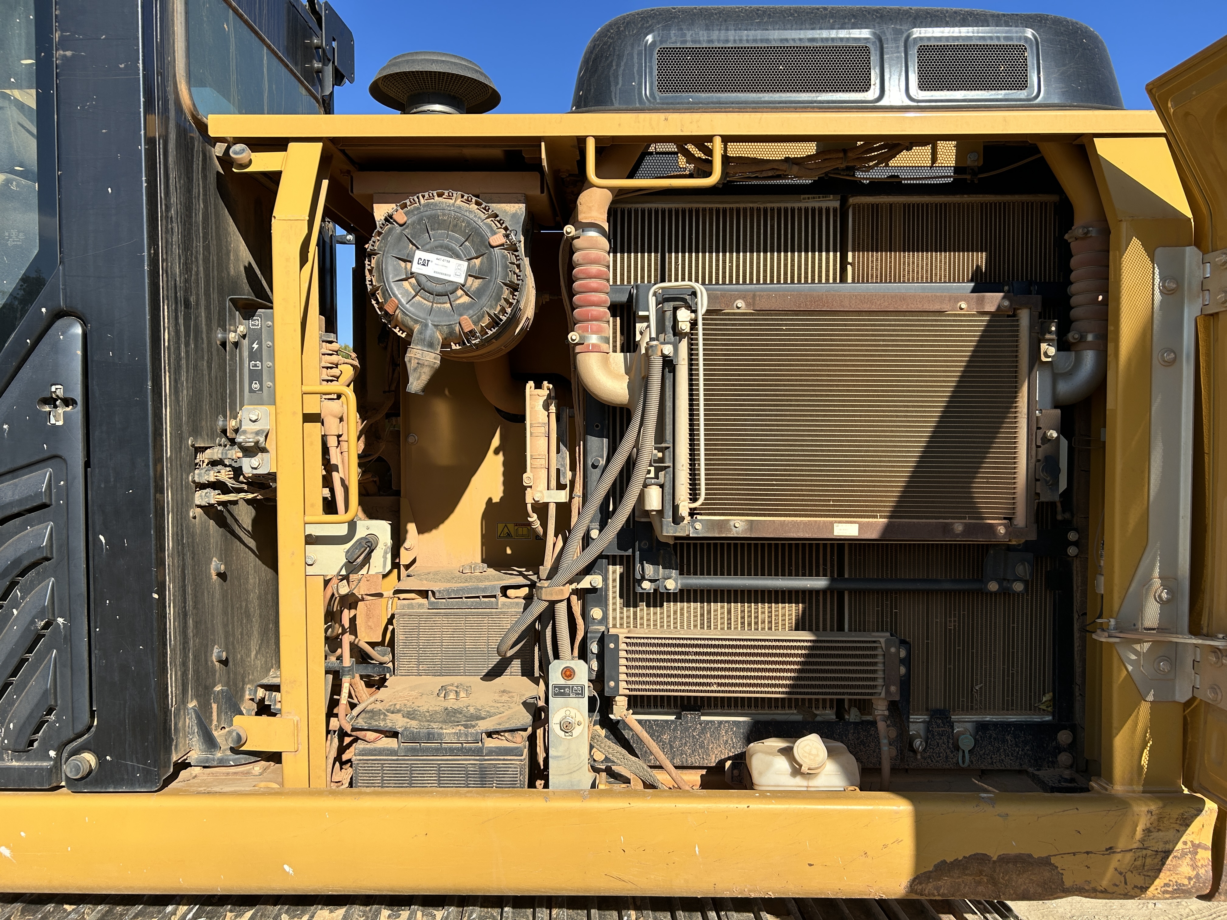 Used 2016 Caterpillar 323FL