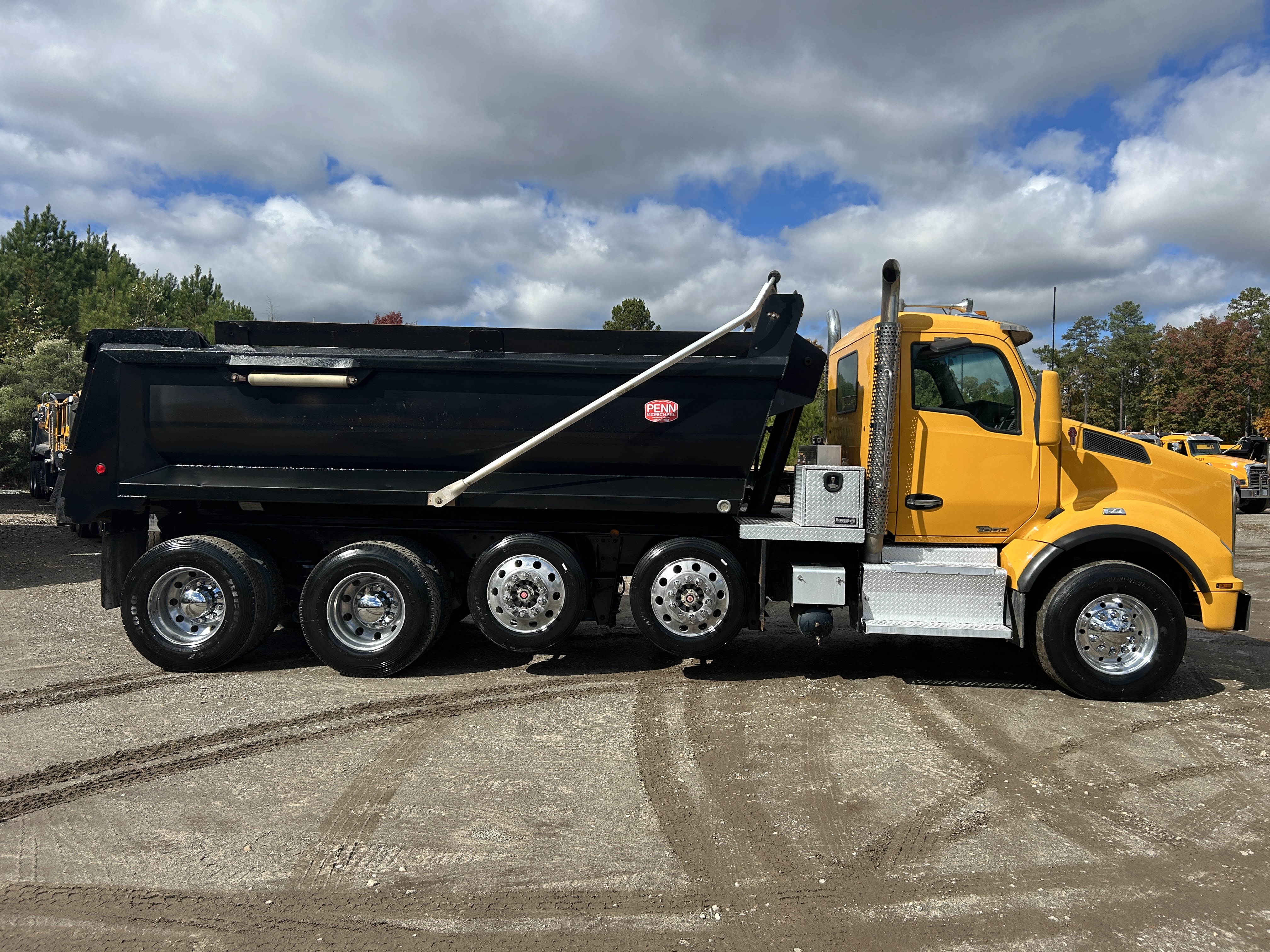 Used 2016 Kenworth T880 Quad Axle Dump Truck - Automatic