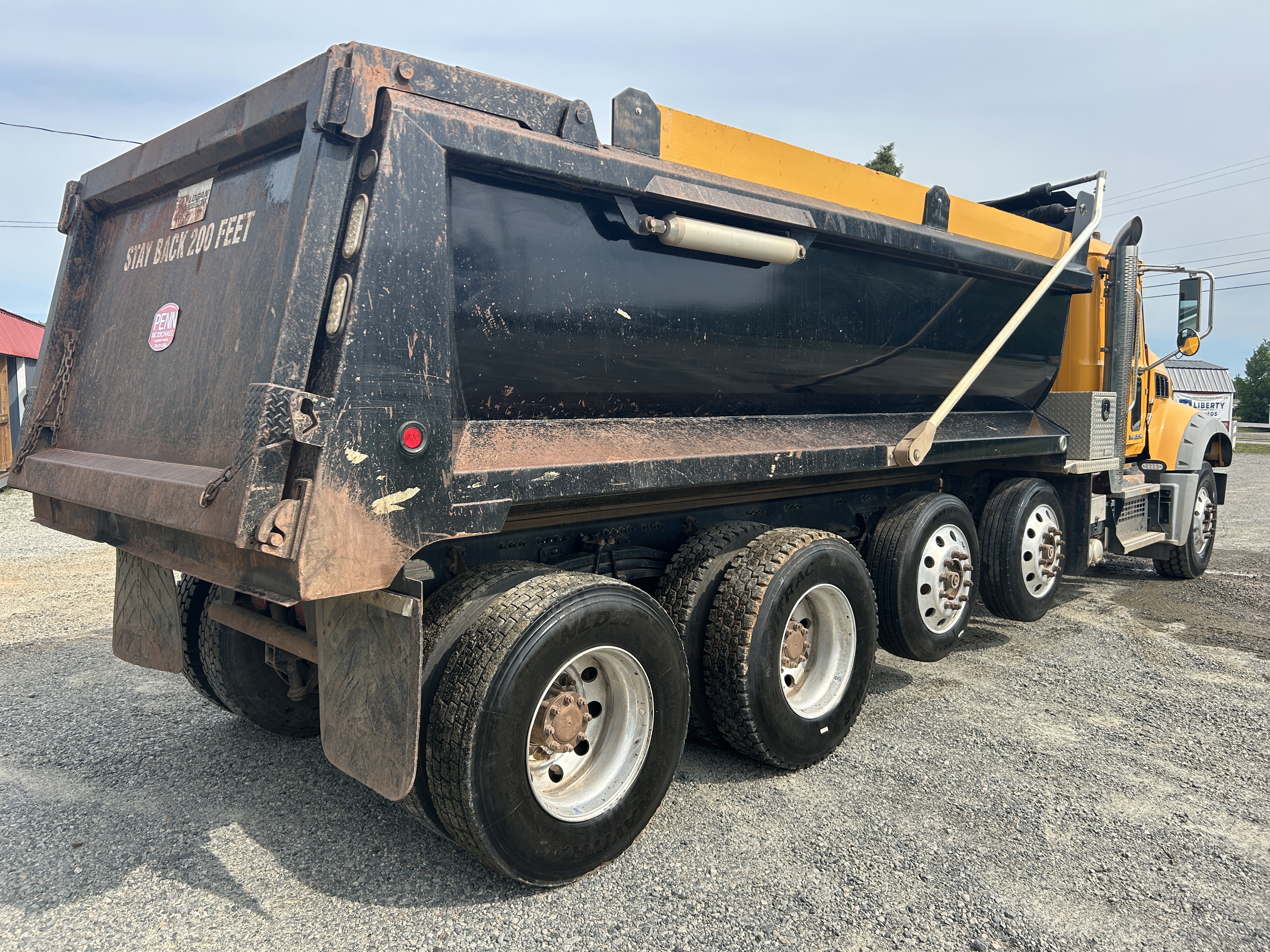 Used 2018 Mack Granite GU713 Quad Axle Dump Truck - automatic