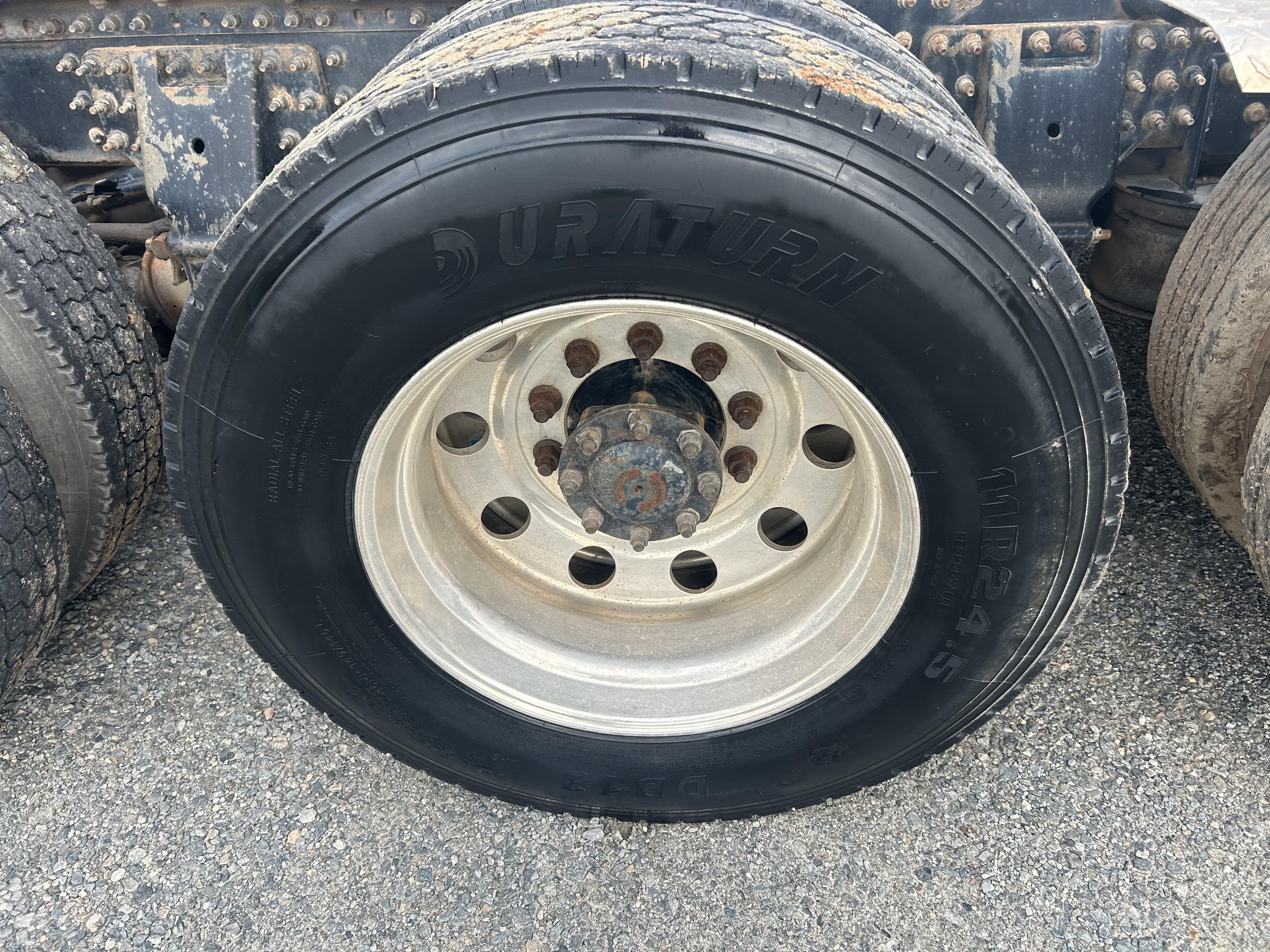 Used 2013 Mack CHU613 Pinnacle Road Tractor