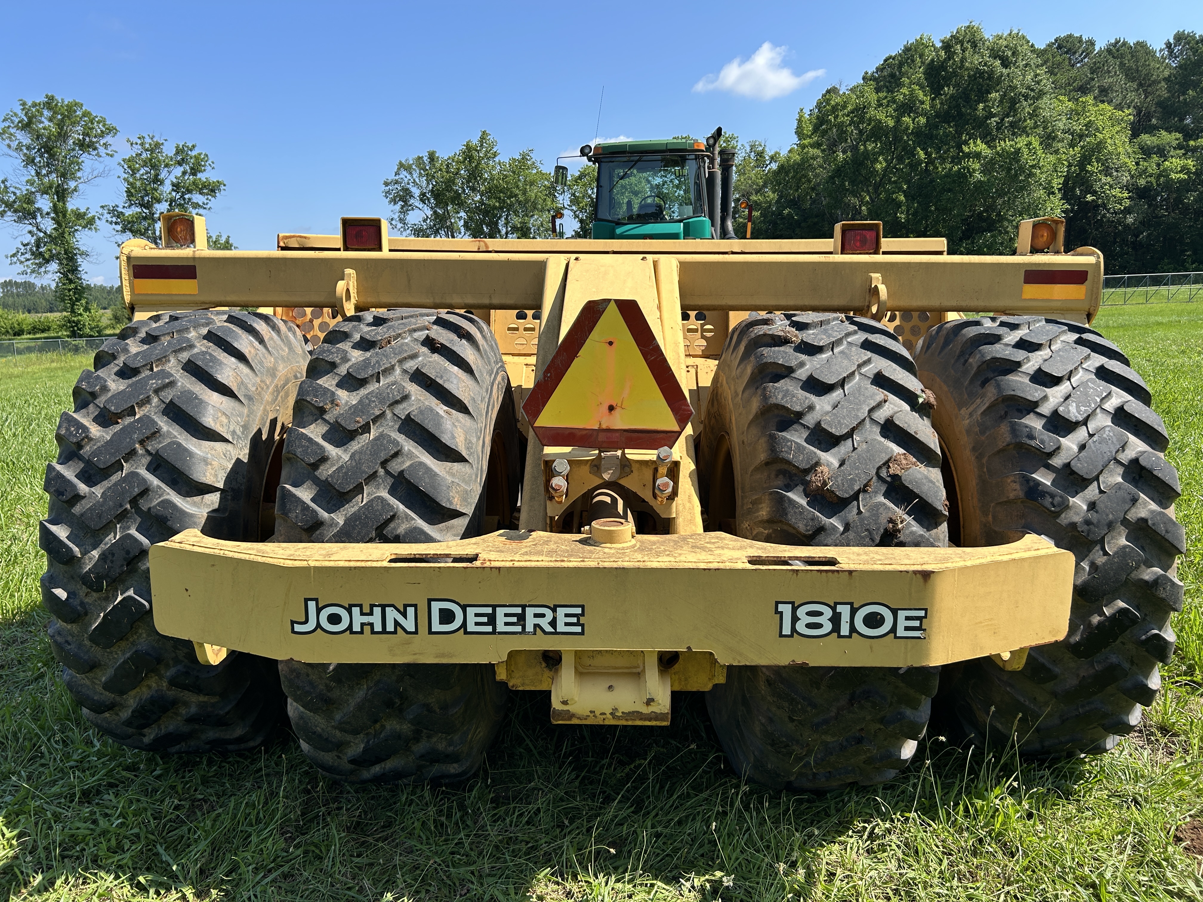 Used 2005 Deere 1810E Pull Pan with Deere 9400 tractor with 4455 hrs