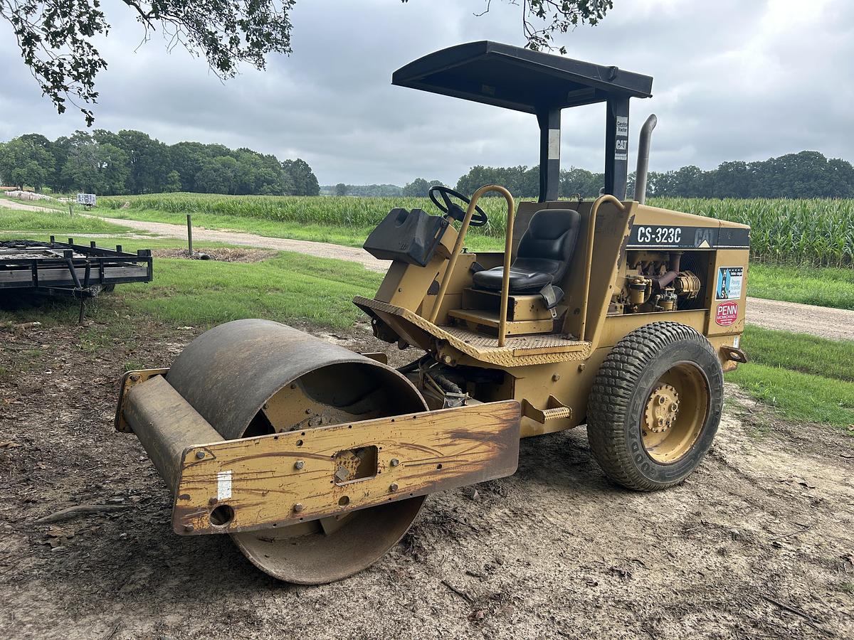 Used 1999 Caterpillar CS-323C Refubished and ready