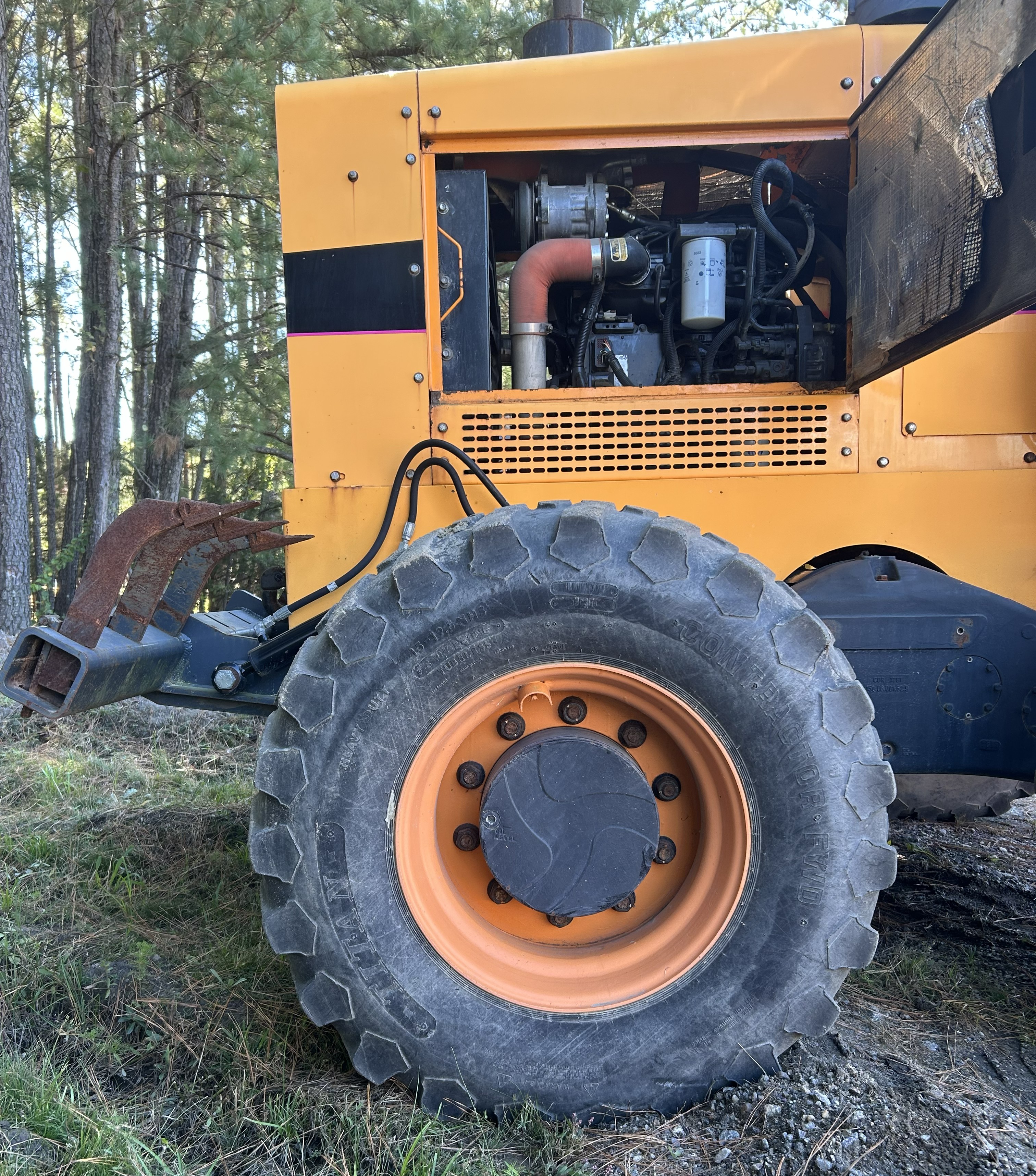 Used 2017 Leeboy 685C with only 1362