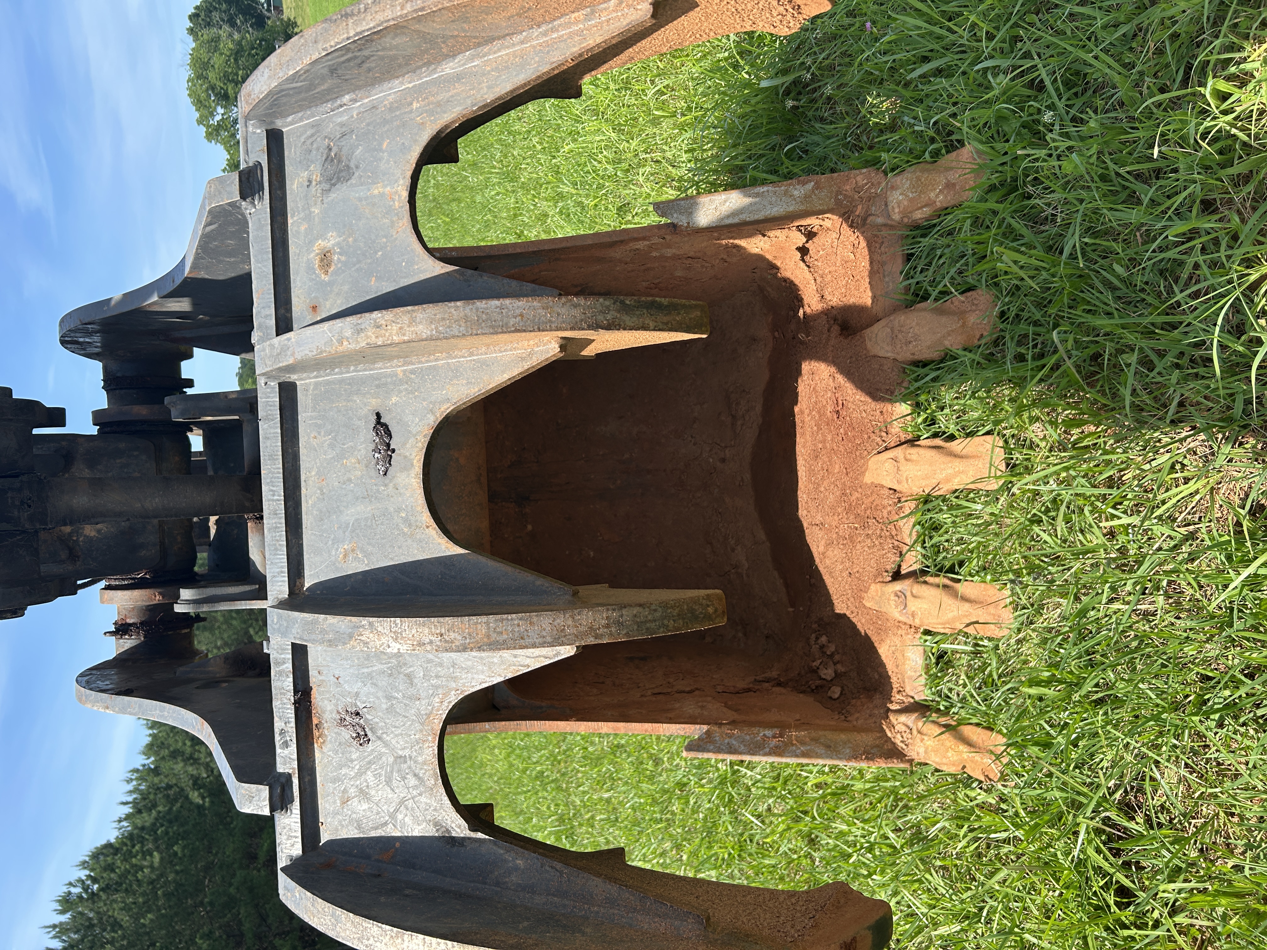 Used 2023 Volvo EC200EL - Loaded like new