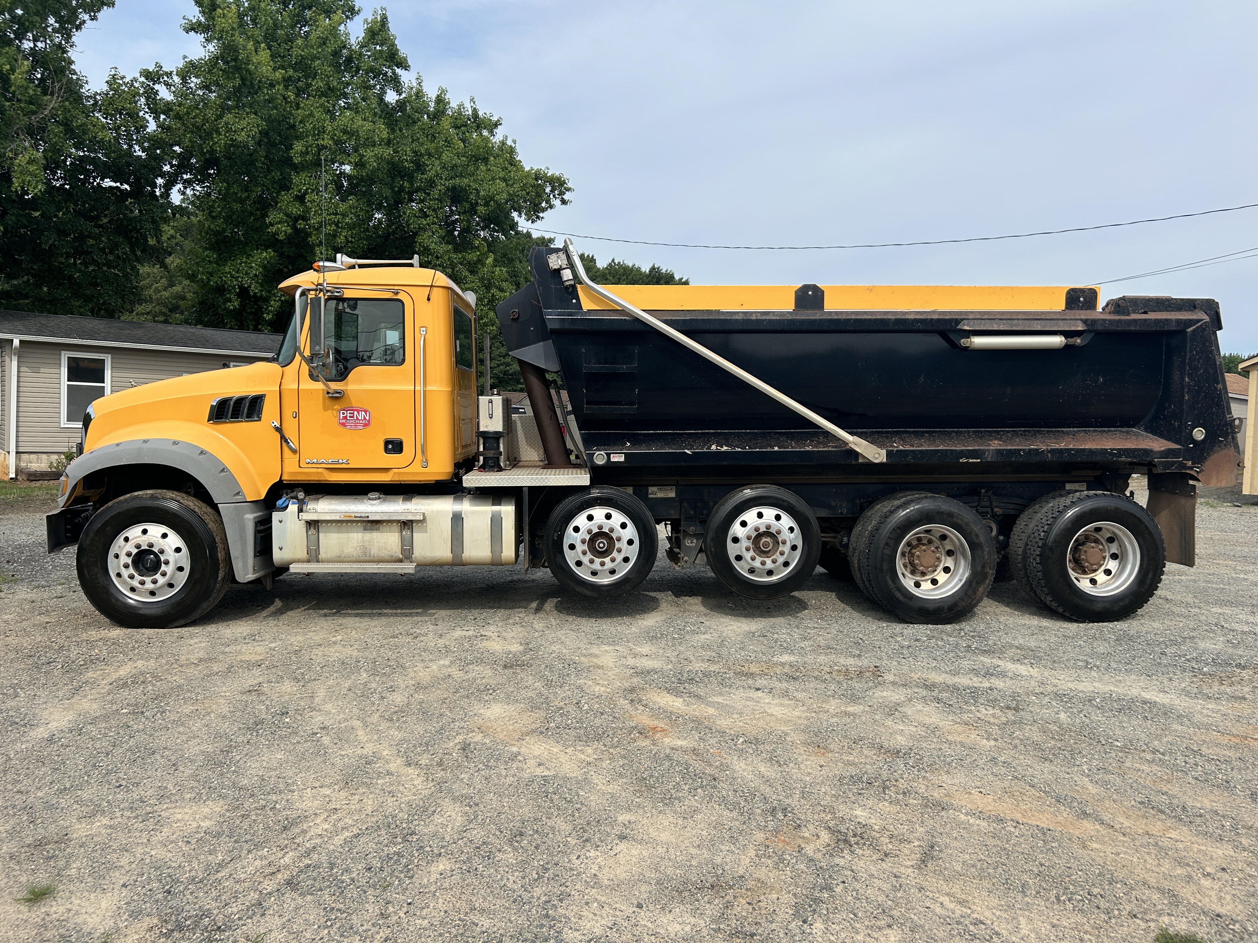 Used 2018 Mack Granite GU713 Quad Axle Dump Truck - automatic
