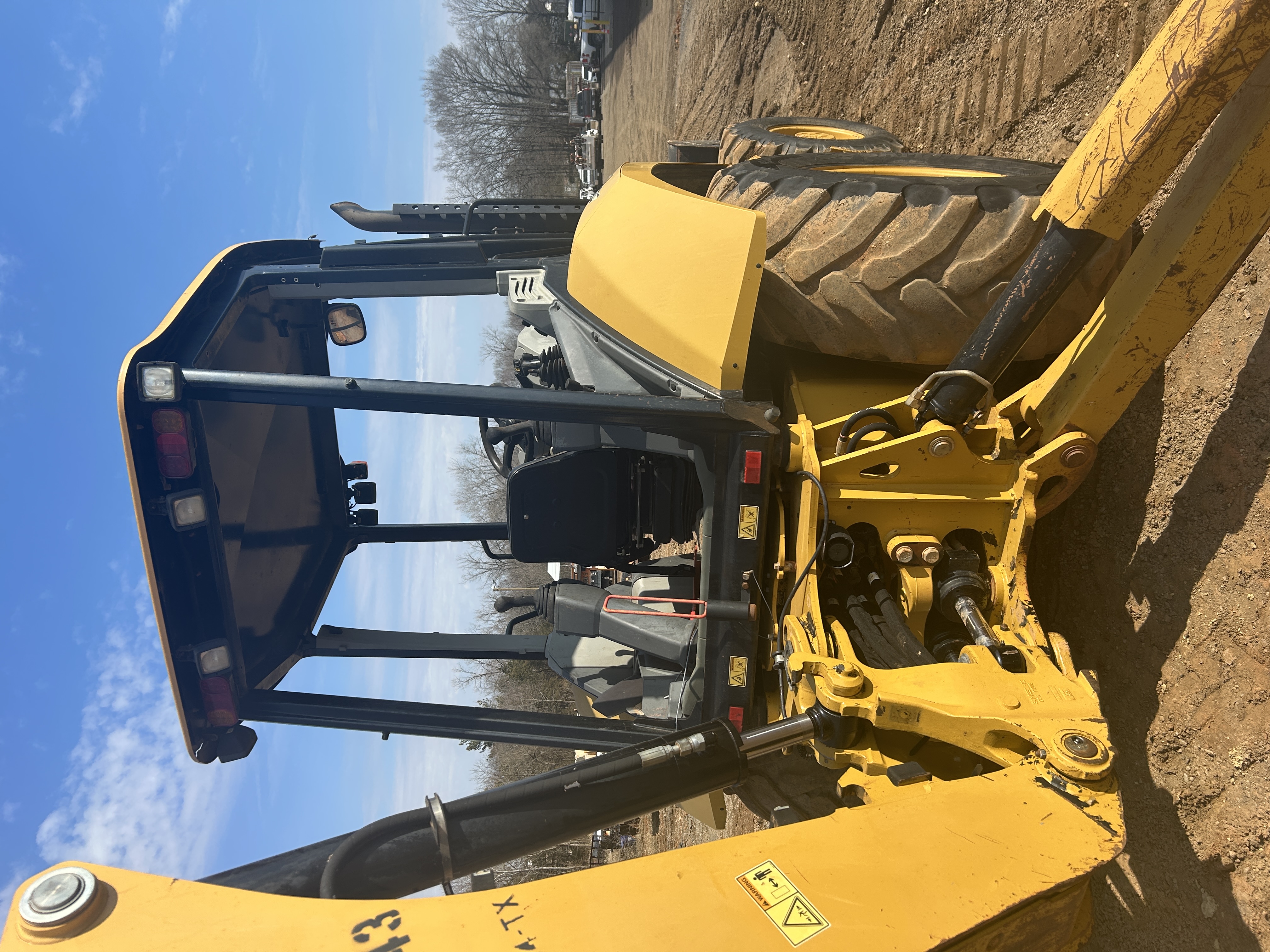 Used 2015 Caterpillar 420F2 IT