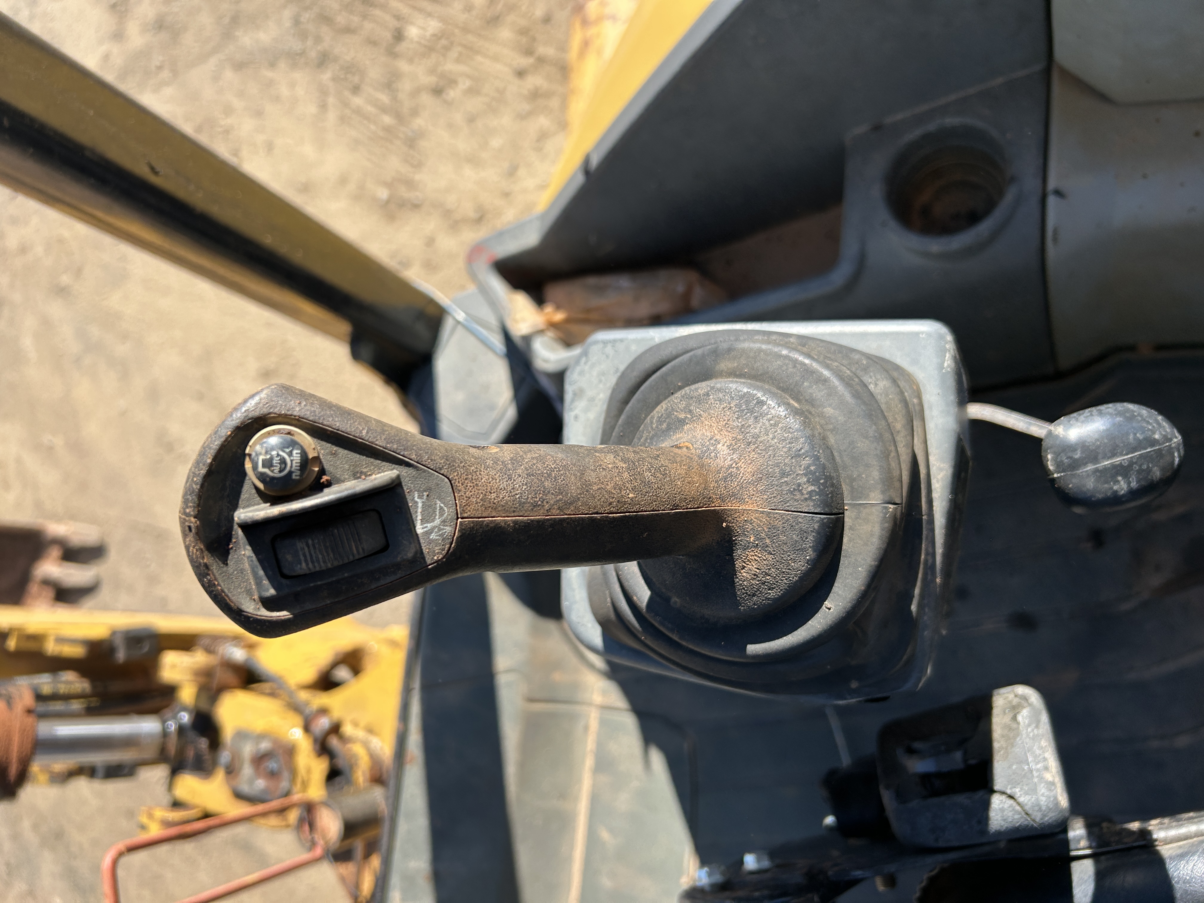 Used 2015 Caterpillar 420F2 IT