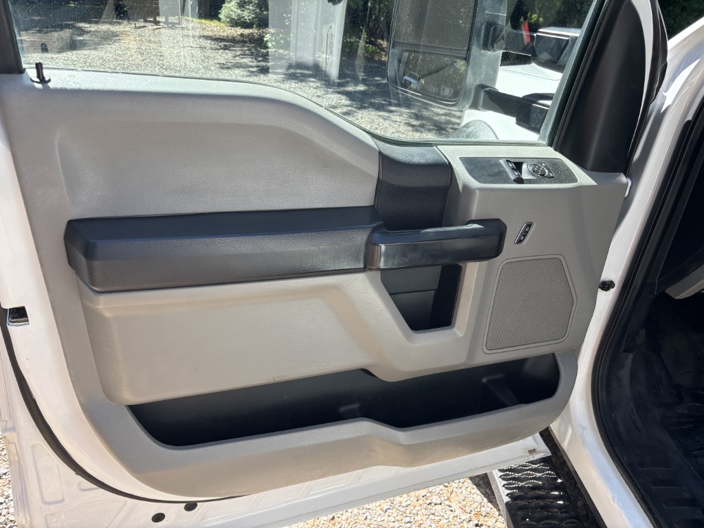 Used 2019 Ford F550 XL service truck