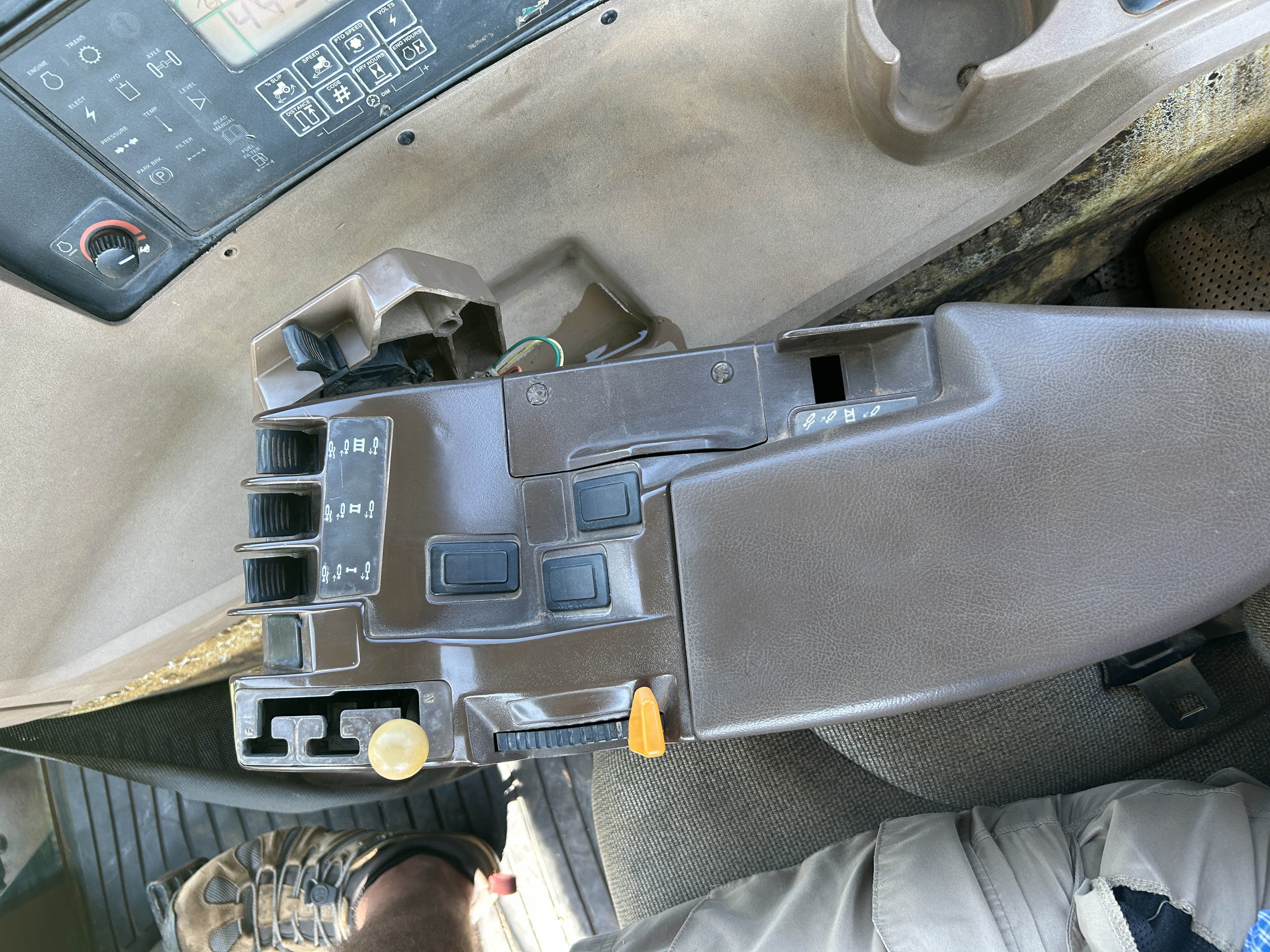 Used 2005 Deere 1810E Pull Pan with Deere 9400 tractor with 4455 hrs