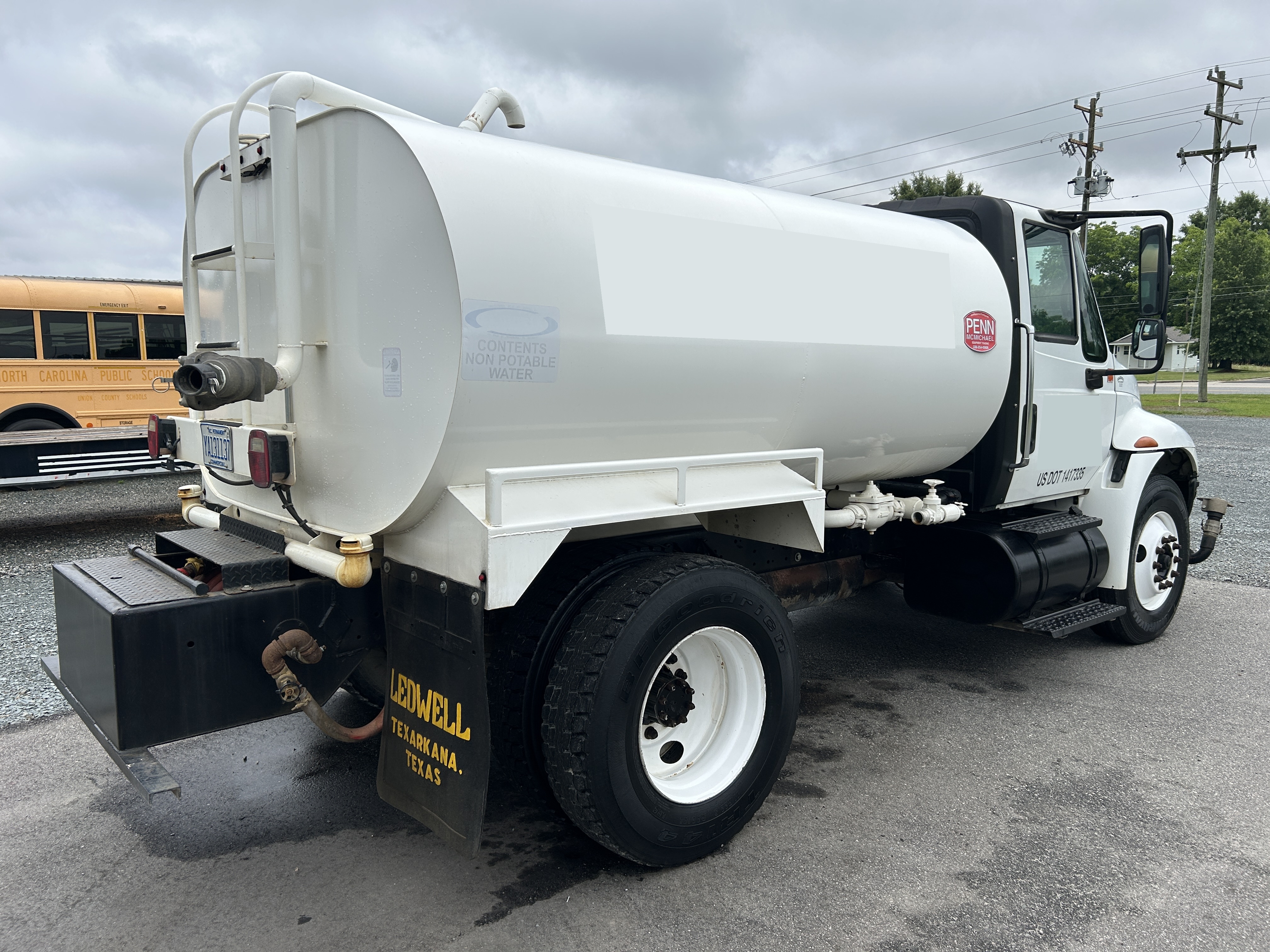 Used 2006 International 2000 Gallon Water Truck