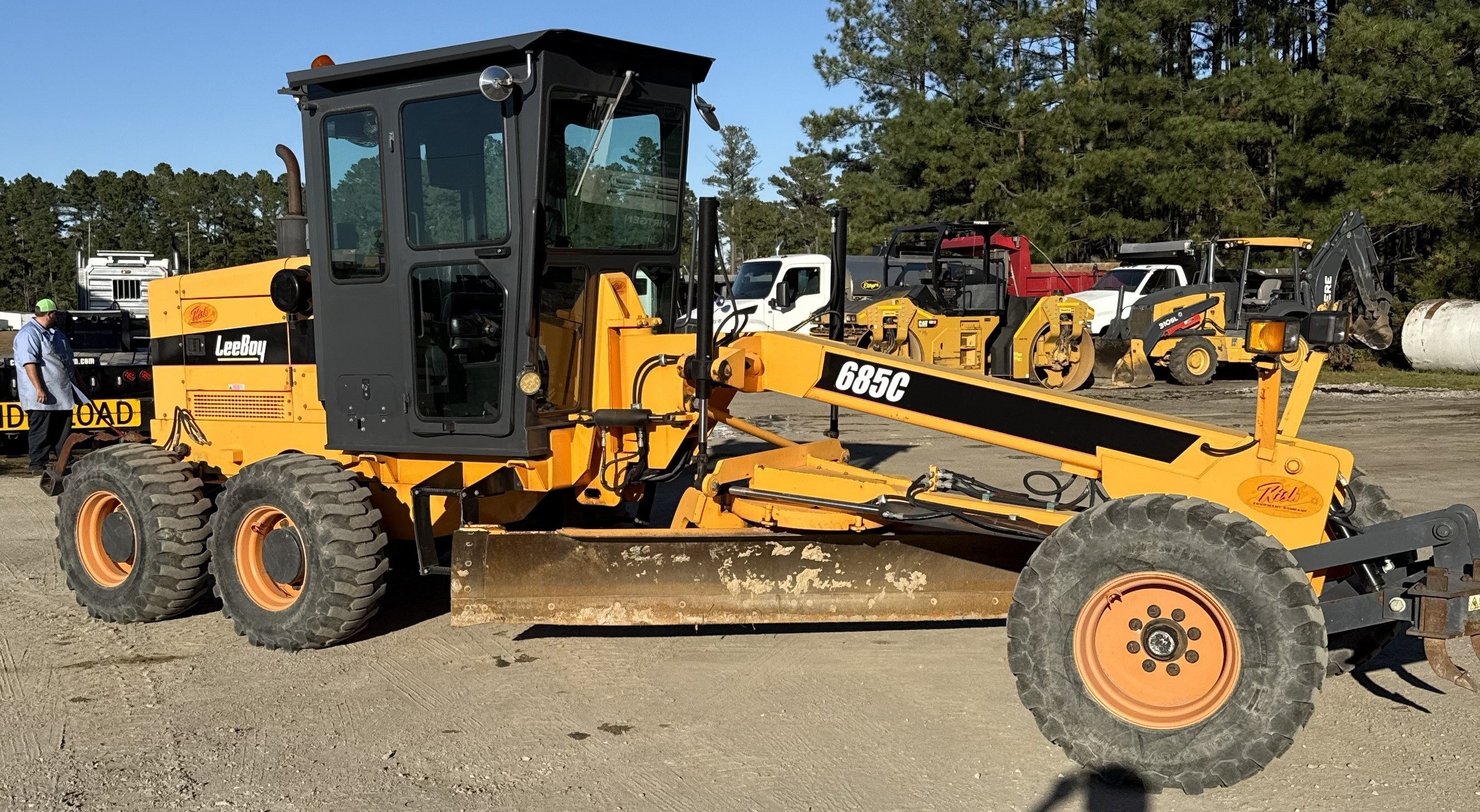 Used 2017 Leeboy 685C with only 1362