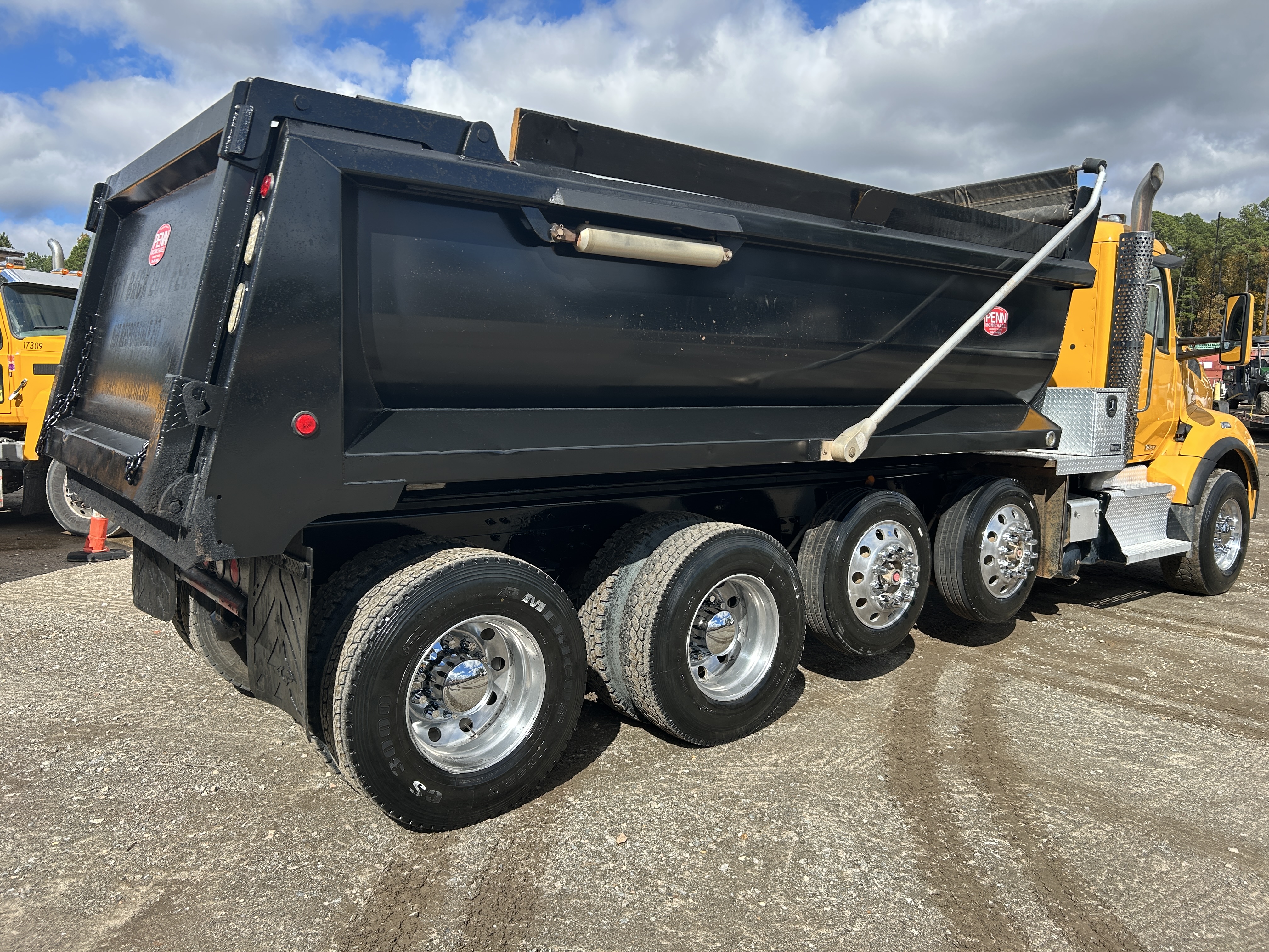 Used 2016 Kenworth T880 Quad Axle Dump Truck - Automatic
