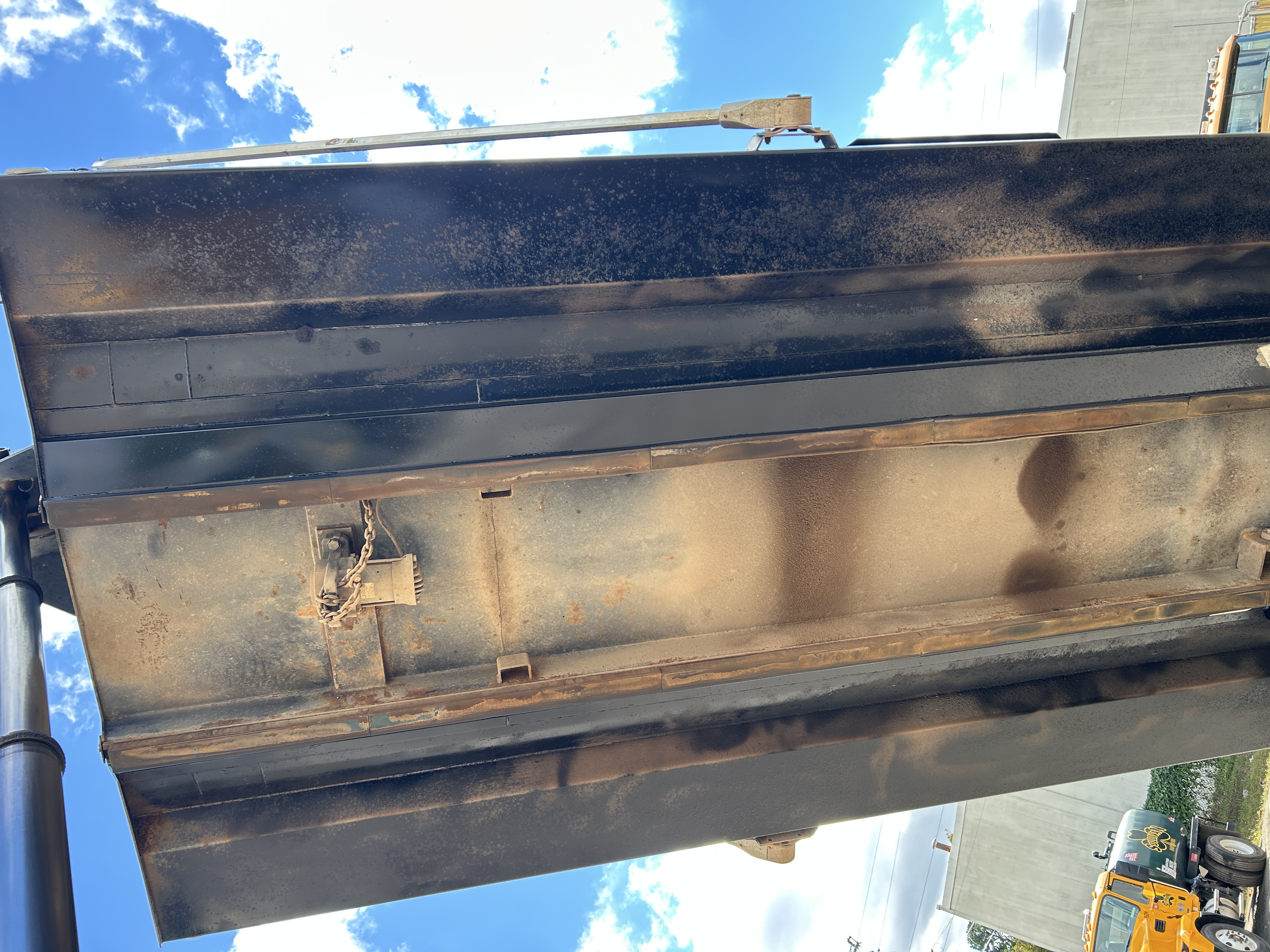 Used 2016 Kenworth T880 Quad Axle Dump Truck - Automatic