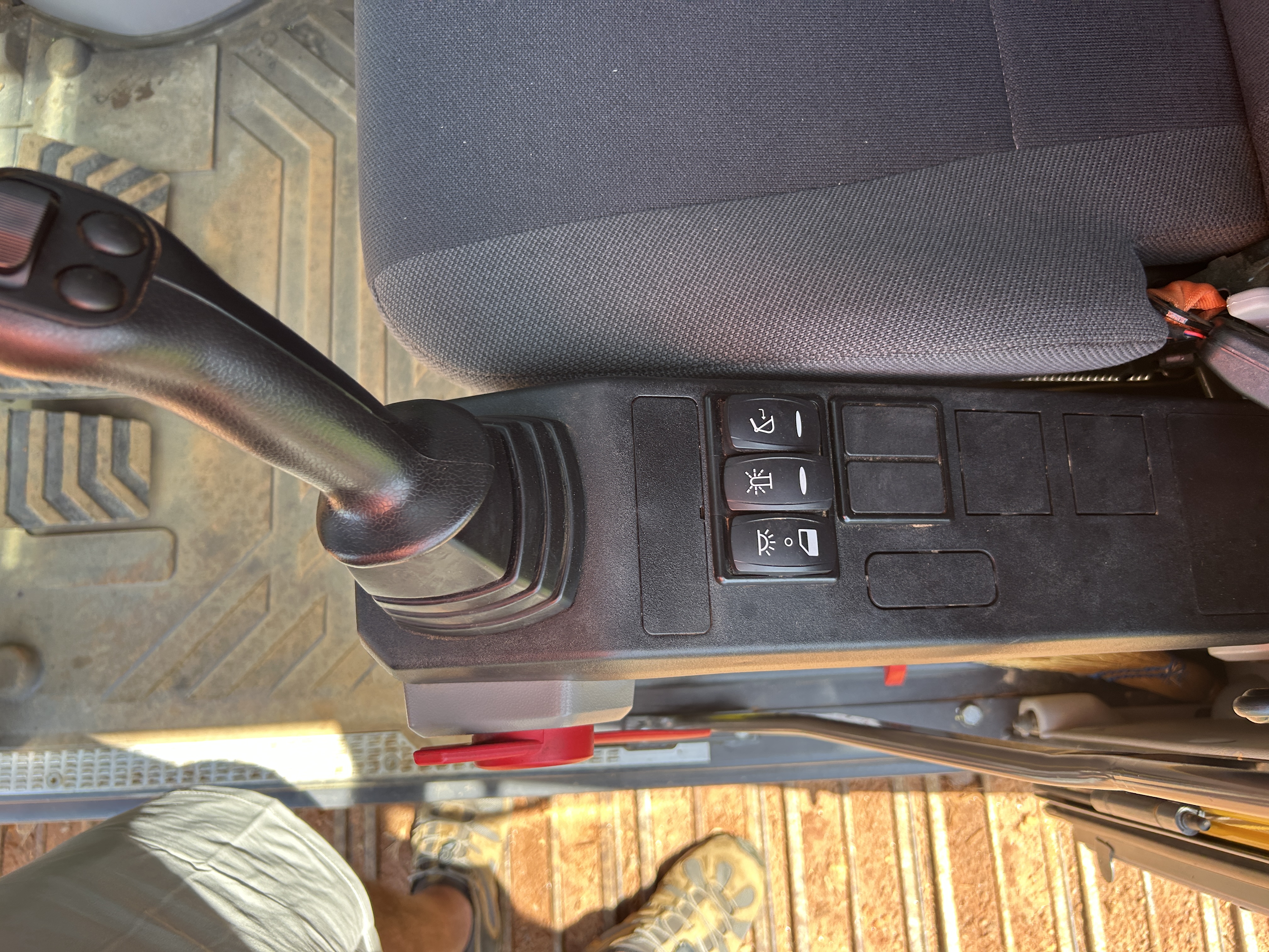 Used 2023 Volvo EC200EL - Loaded like new