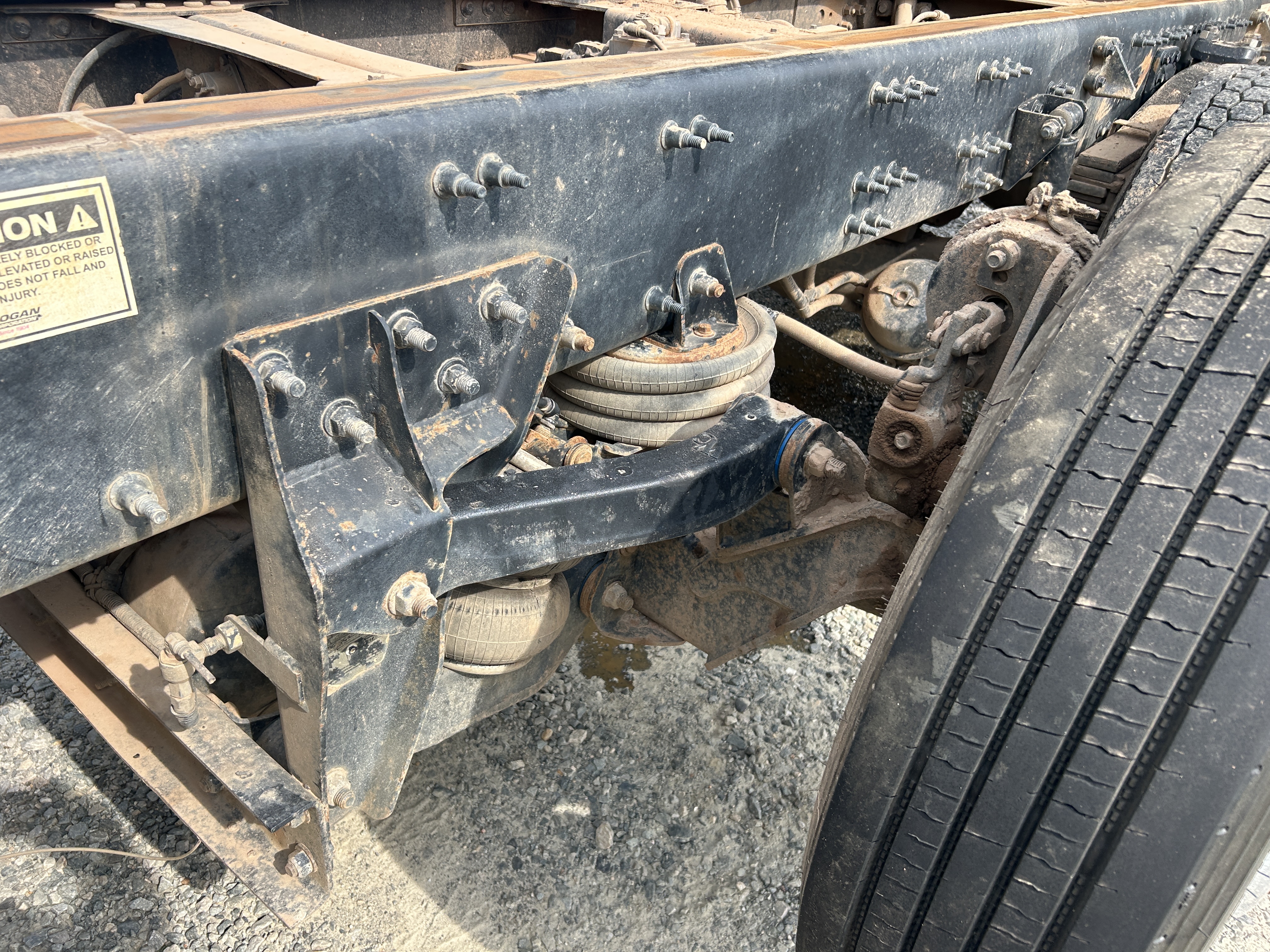 Used 2018 Mack Granite GU713 Quad Axle Dump Truck - automatic