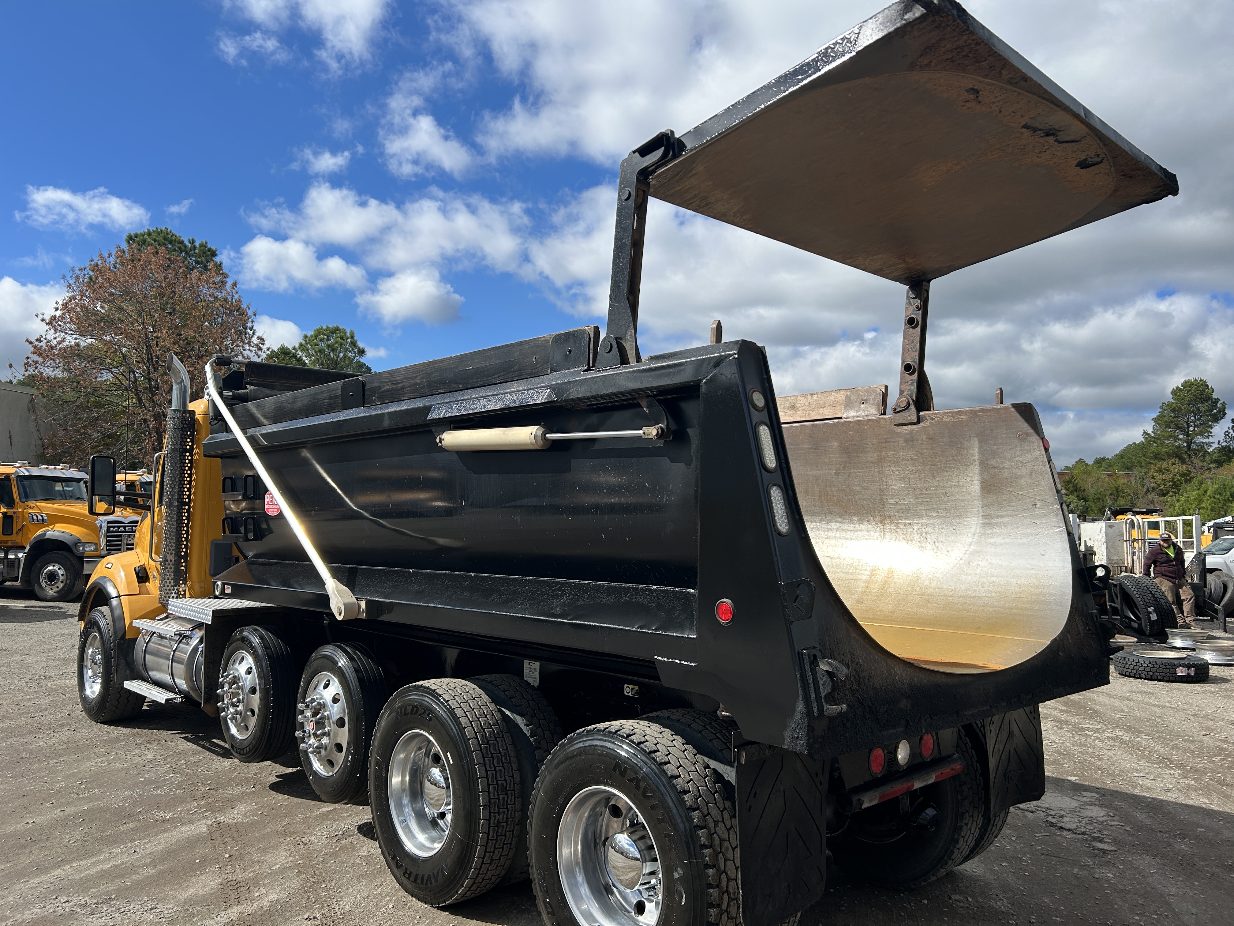 Used 2016 Kenworth T880 Quad Axle Dump Truck - Automatic