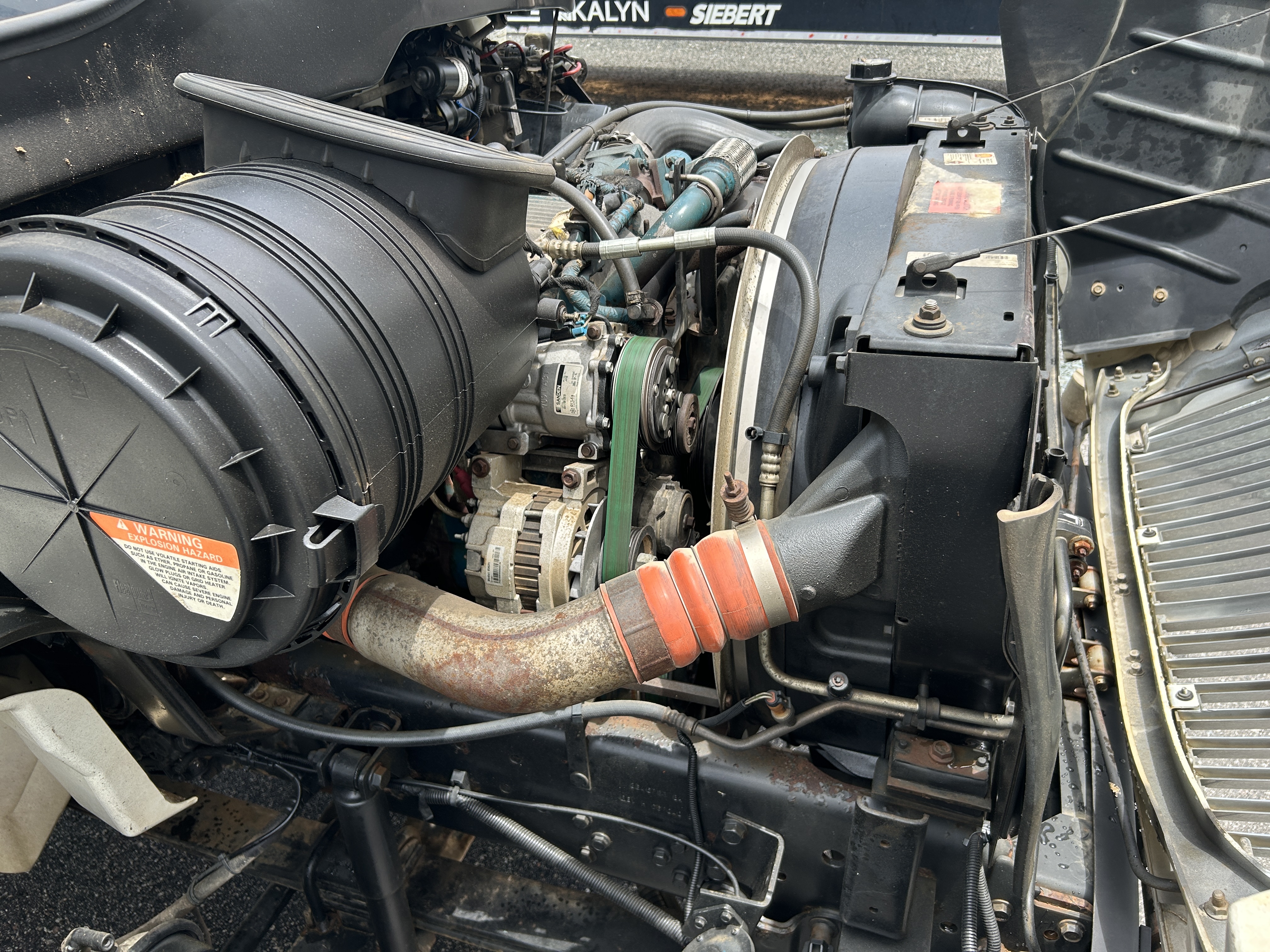 Used 2006 International 2000 Gallon Water Truck