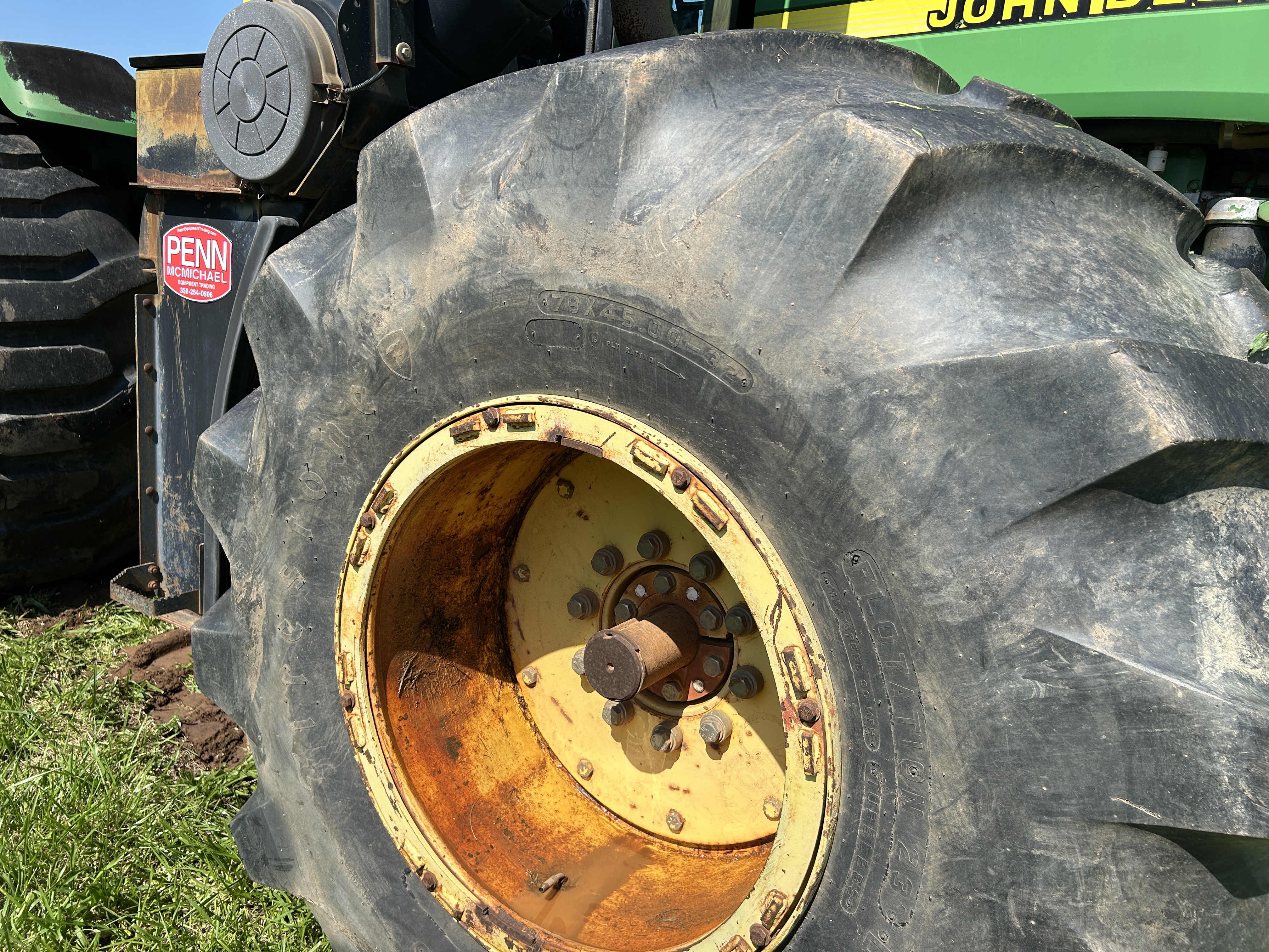 Used 2005 Deere 1810E Pull Pan with Deere 9400 tractor with 4455 hrs