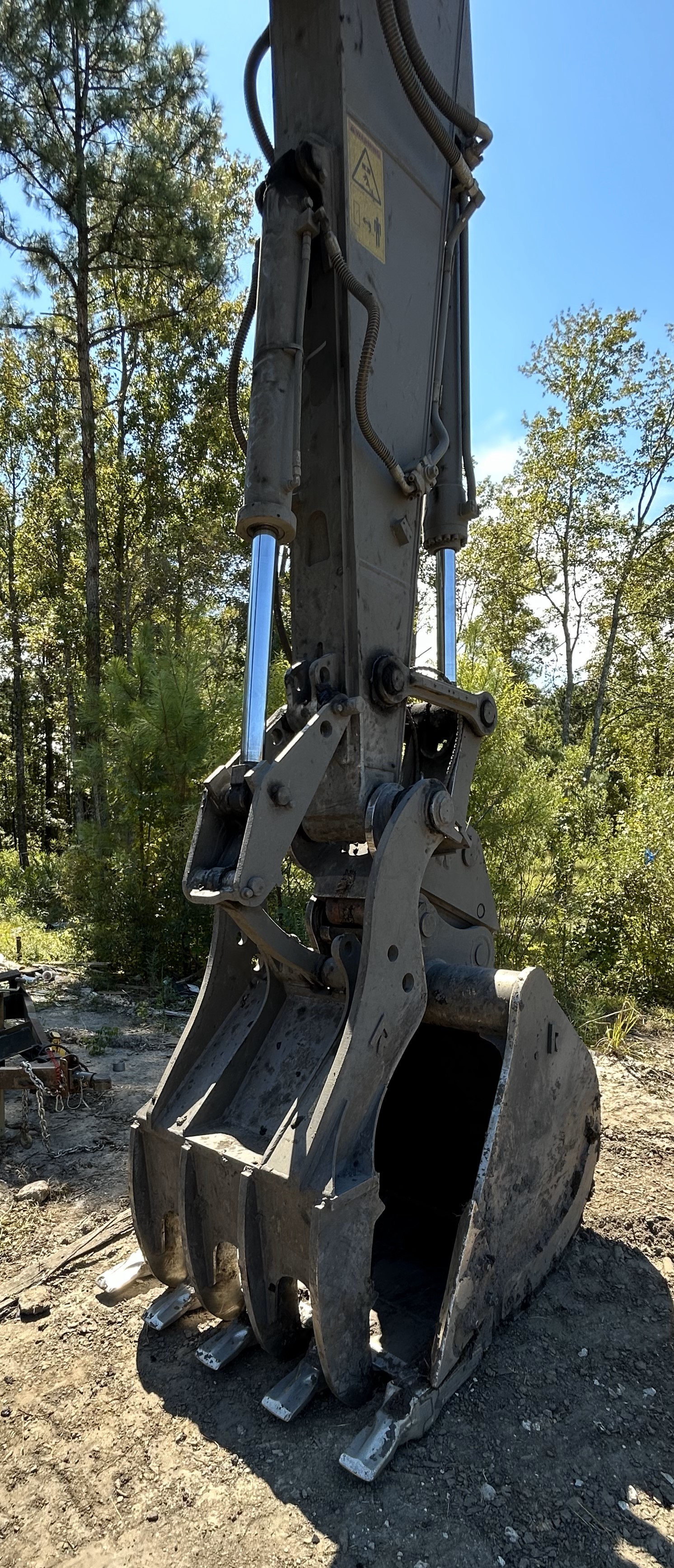 Used 2023 Volvo EC220EL with 385 hrs, progressive link hydraulic thumb