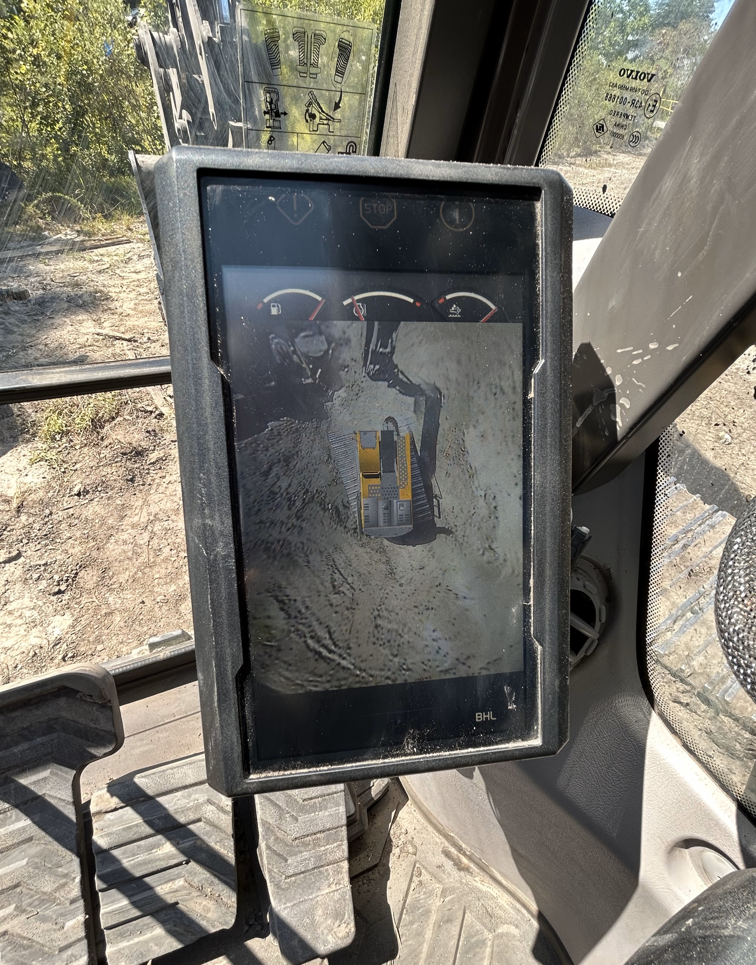 Used 2023 Volvo EC220EL with 385 hrs, progressive link hydraulic thumb