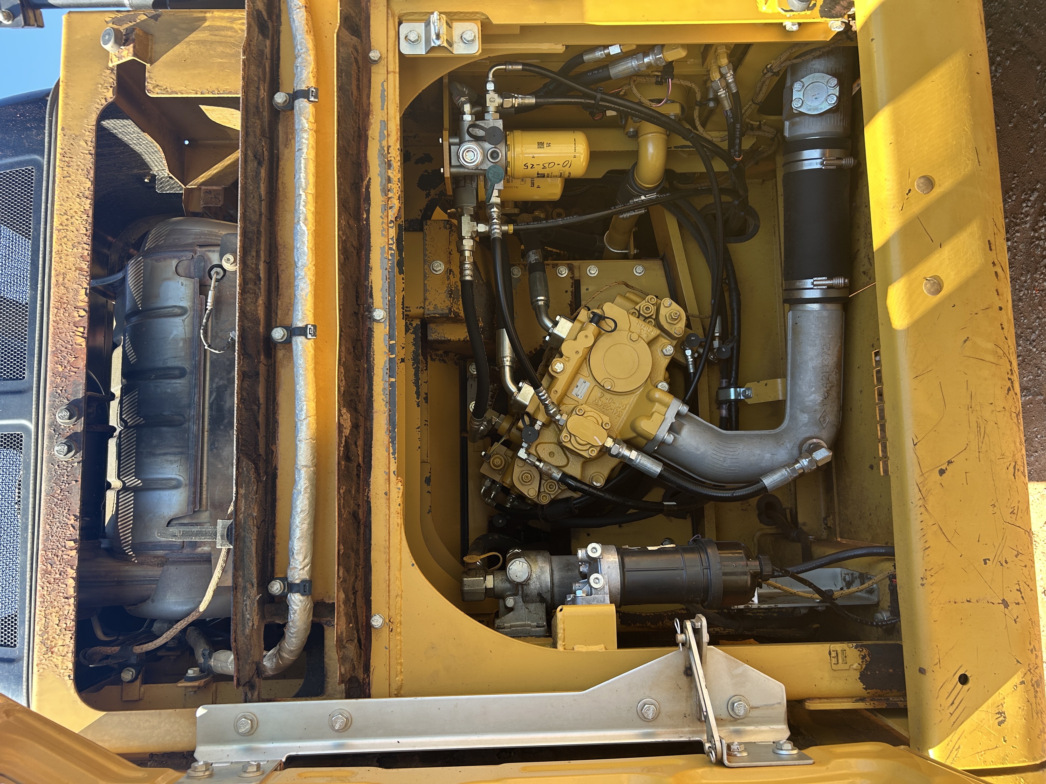 Used 2016 Caterpillar 326FL
