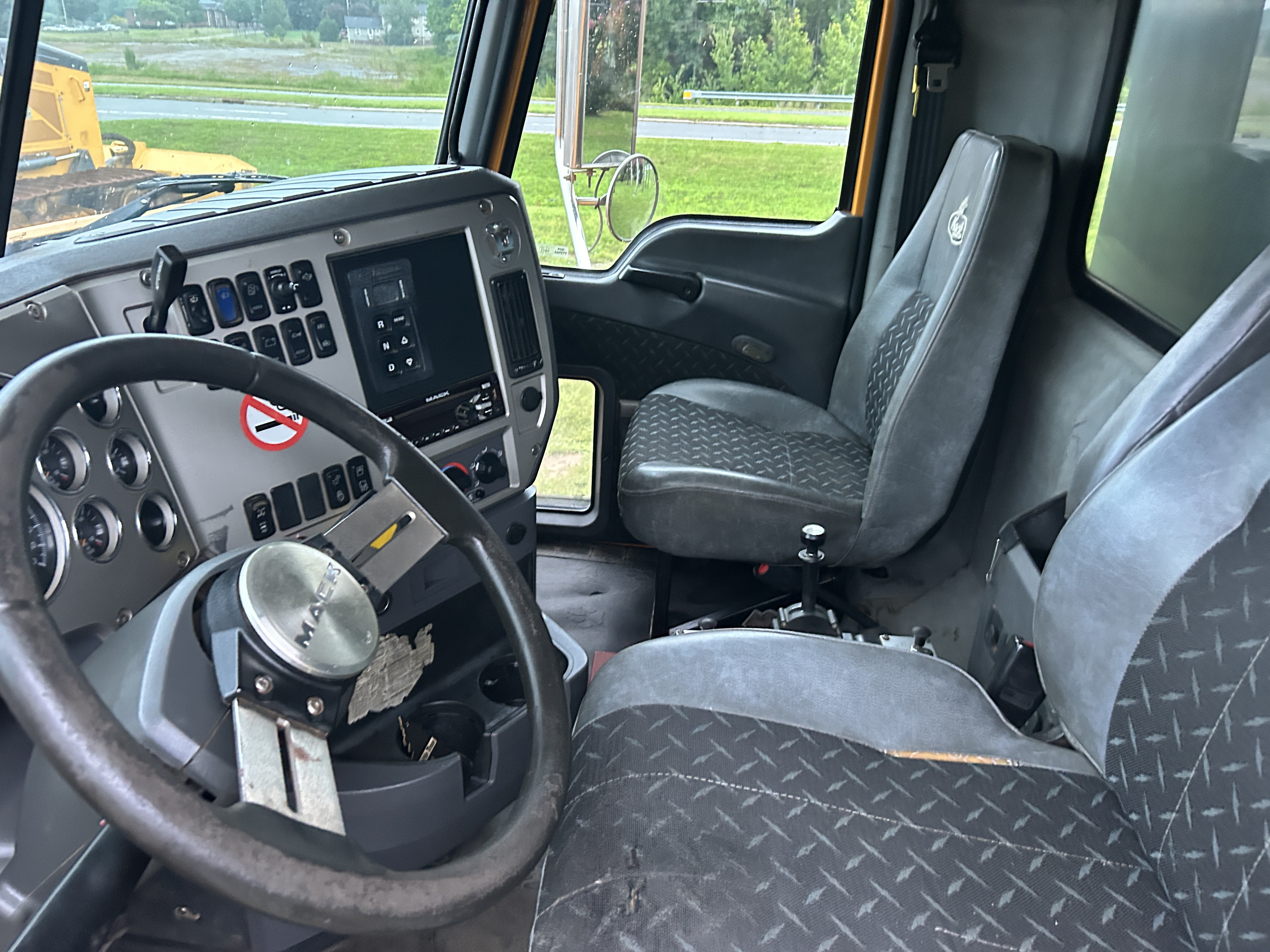 Used 2014 Mack Granite GU713 Quad Axle Dump Truck - Automatic