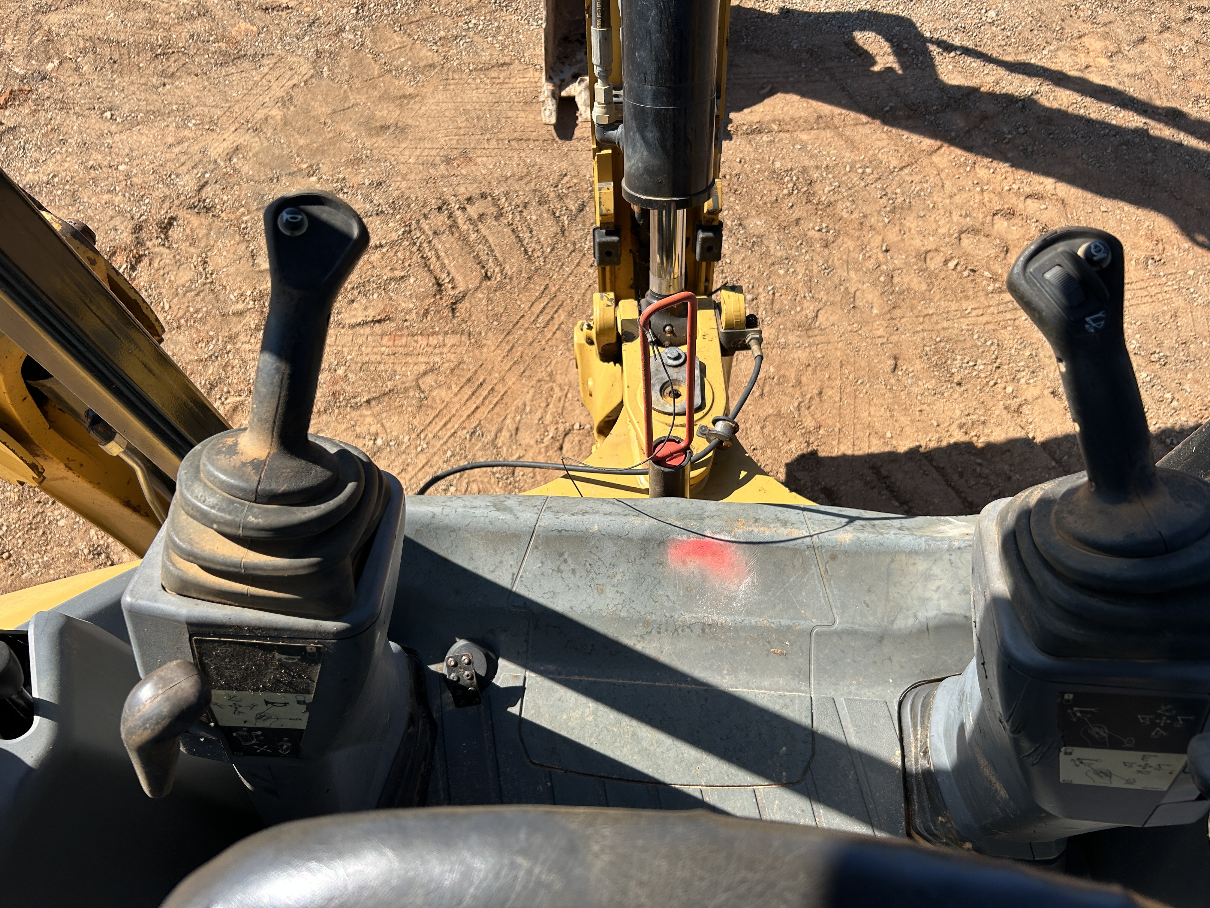 Used 2015 Caterpillar 420F2 IT