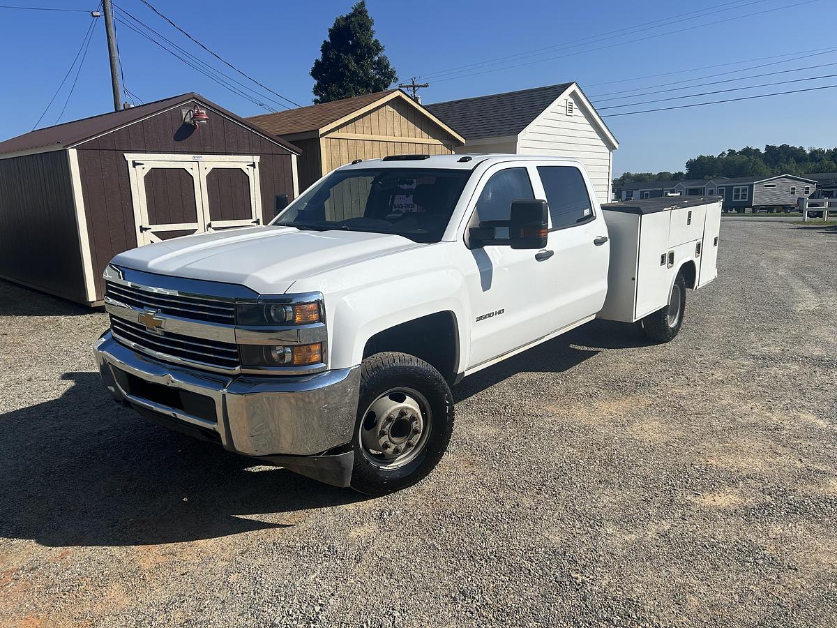 Used 2017 Chevrolet 3500 HD crew cab work truck