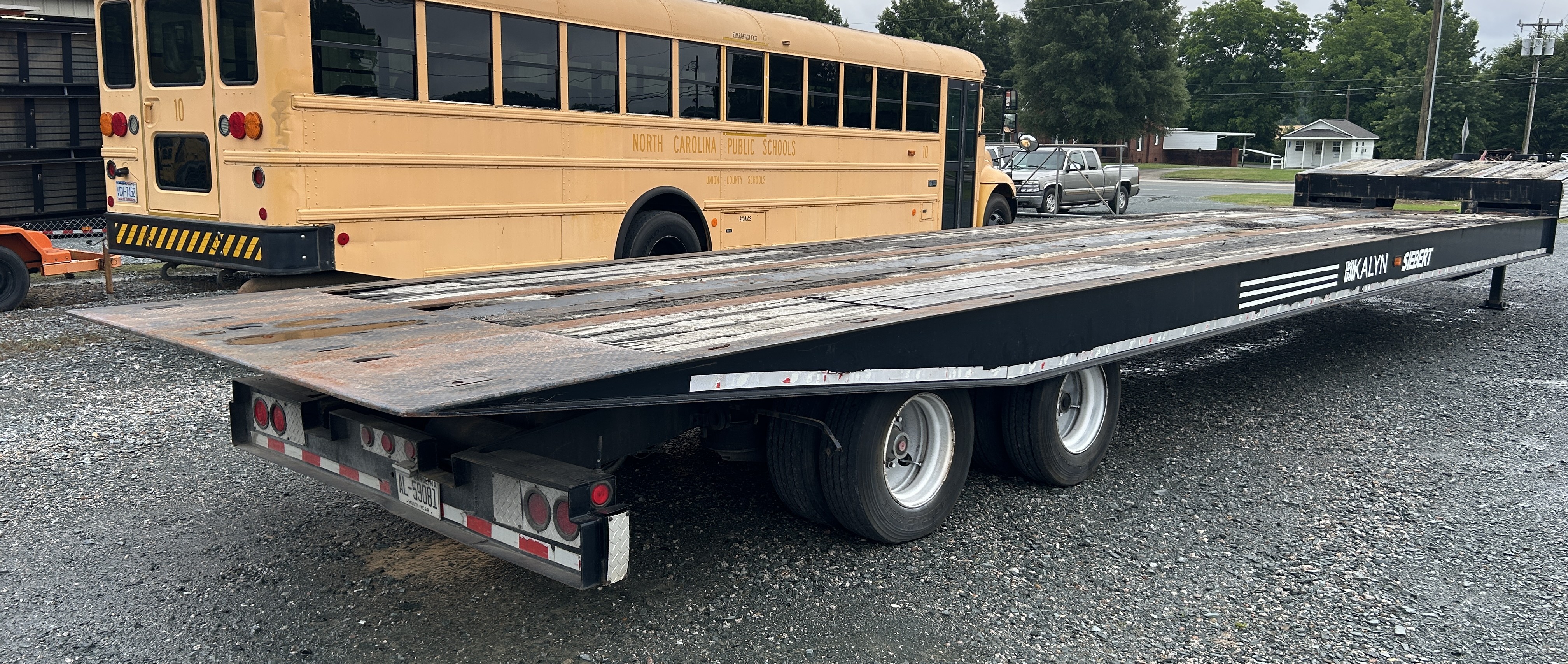 Used 2005 Kalyn Siebert   35 Ton Sliding Tilt deck