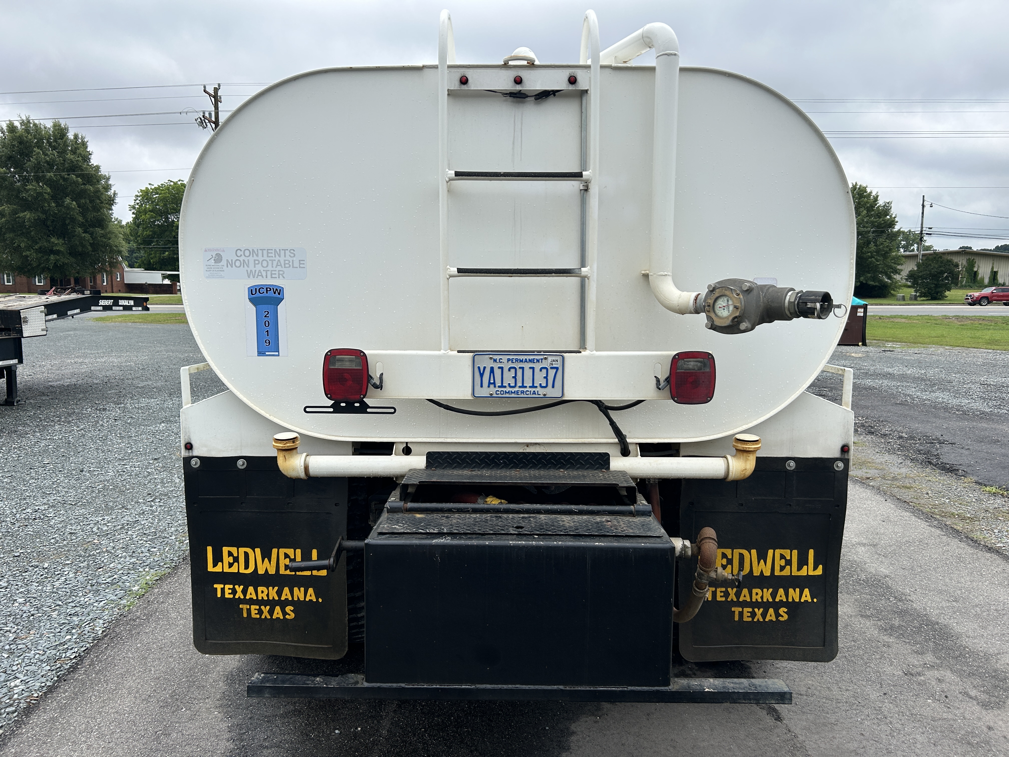 Used 2006 International 2000 Gallon Water Truck
