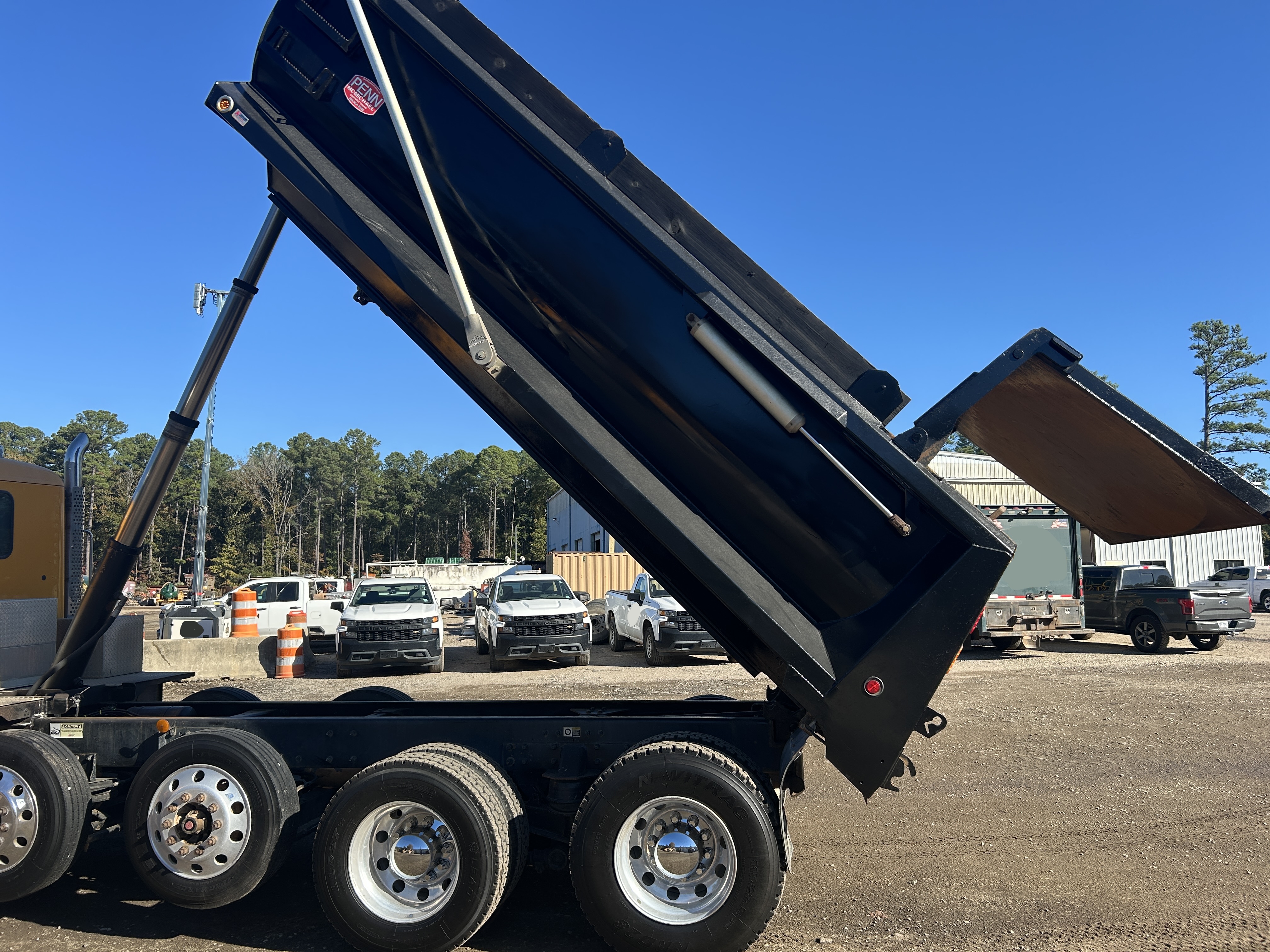 Used 2016 Kenworth T880 Quad Axle Dump Truck - Automatic