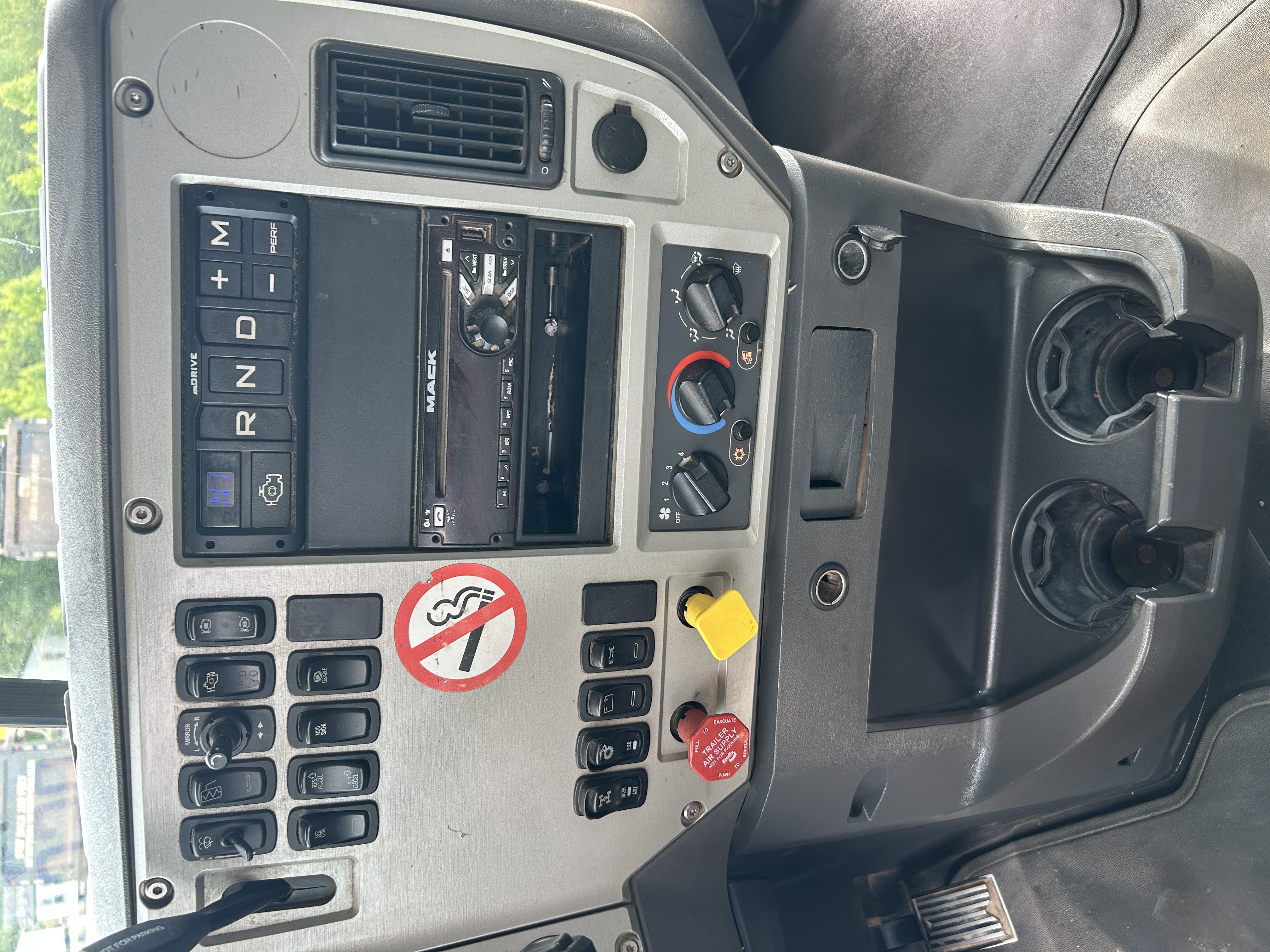 Used 2018 Mack Granite GU713 Quad Axle Dump Truck - automatic