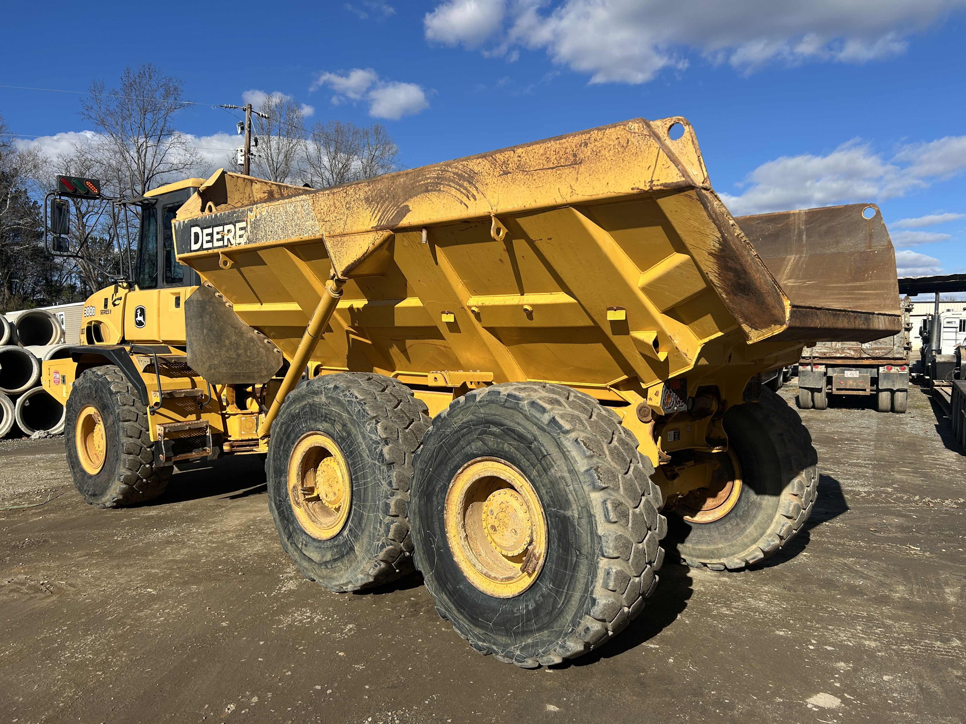 Used 2015 Deere 300D Series II