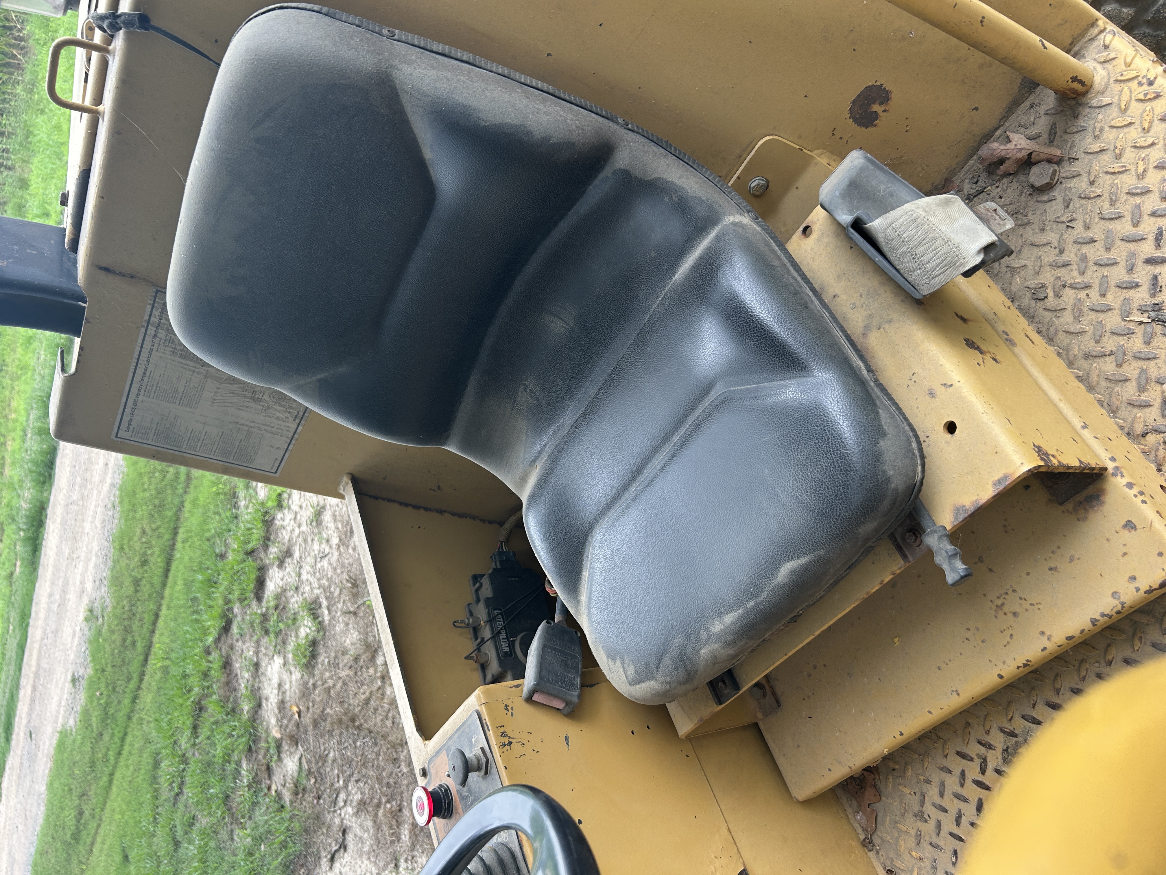 Used 1999 Caterpillar CS-323C Refubished and ready