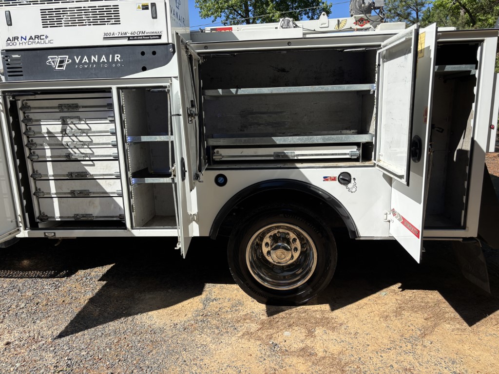 Used 2019 Ford F550 XL service truck
