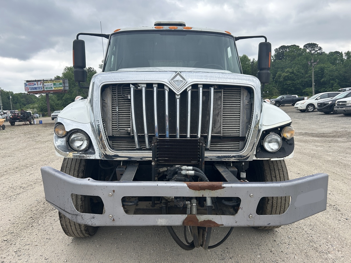 Used 2018 International Leeboy Rosco Maximizer 3 Tack Truck