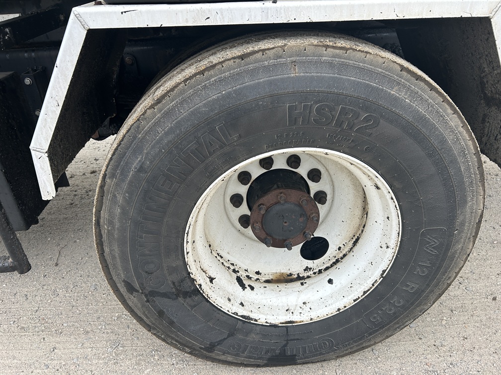 Used 2018 International Leeboy Rosco Maximizer 3 Tack Truck