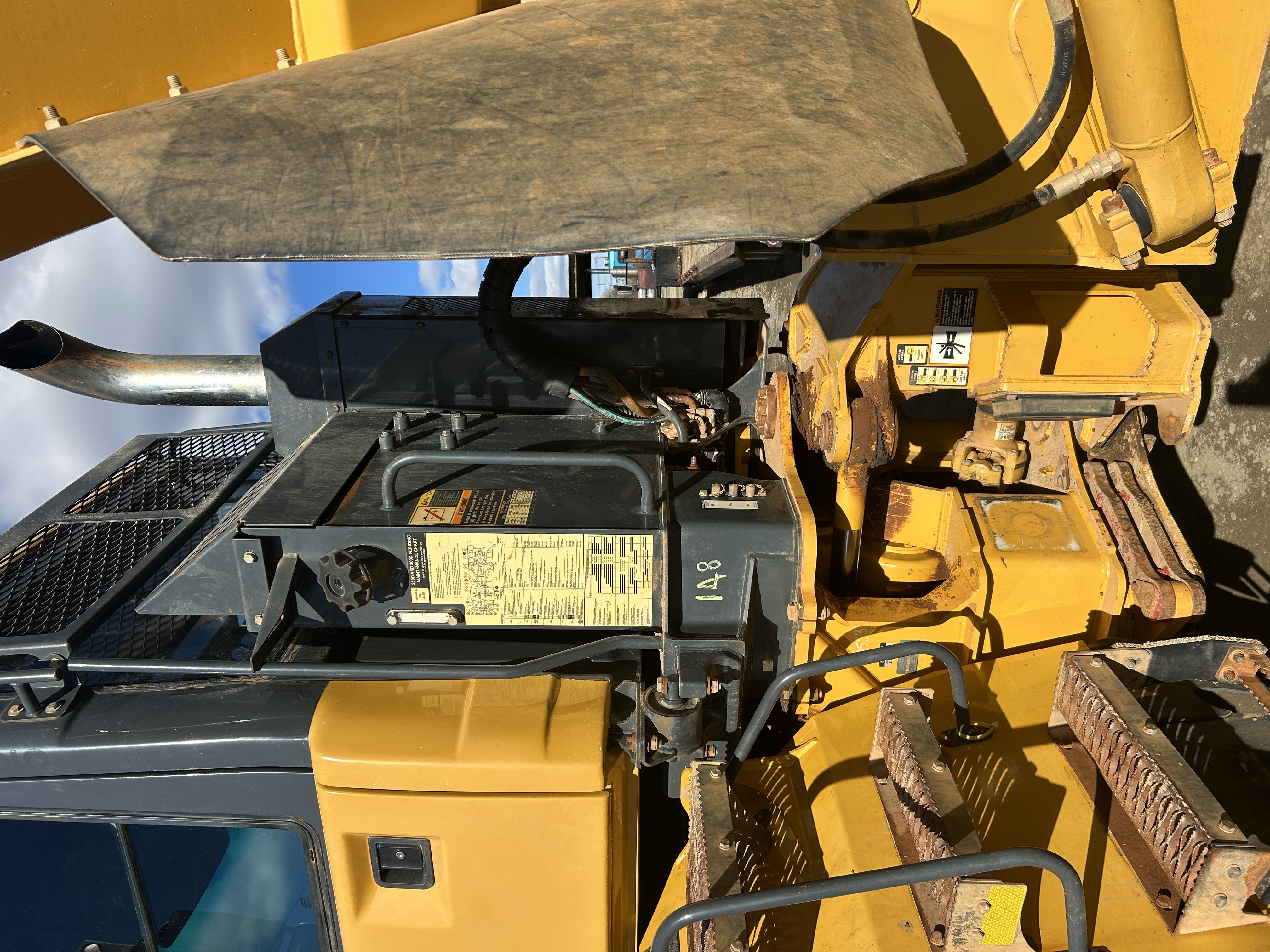 Used 2015 Deere 300D Series II