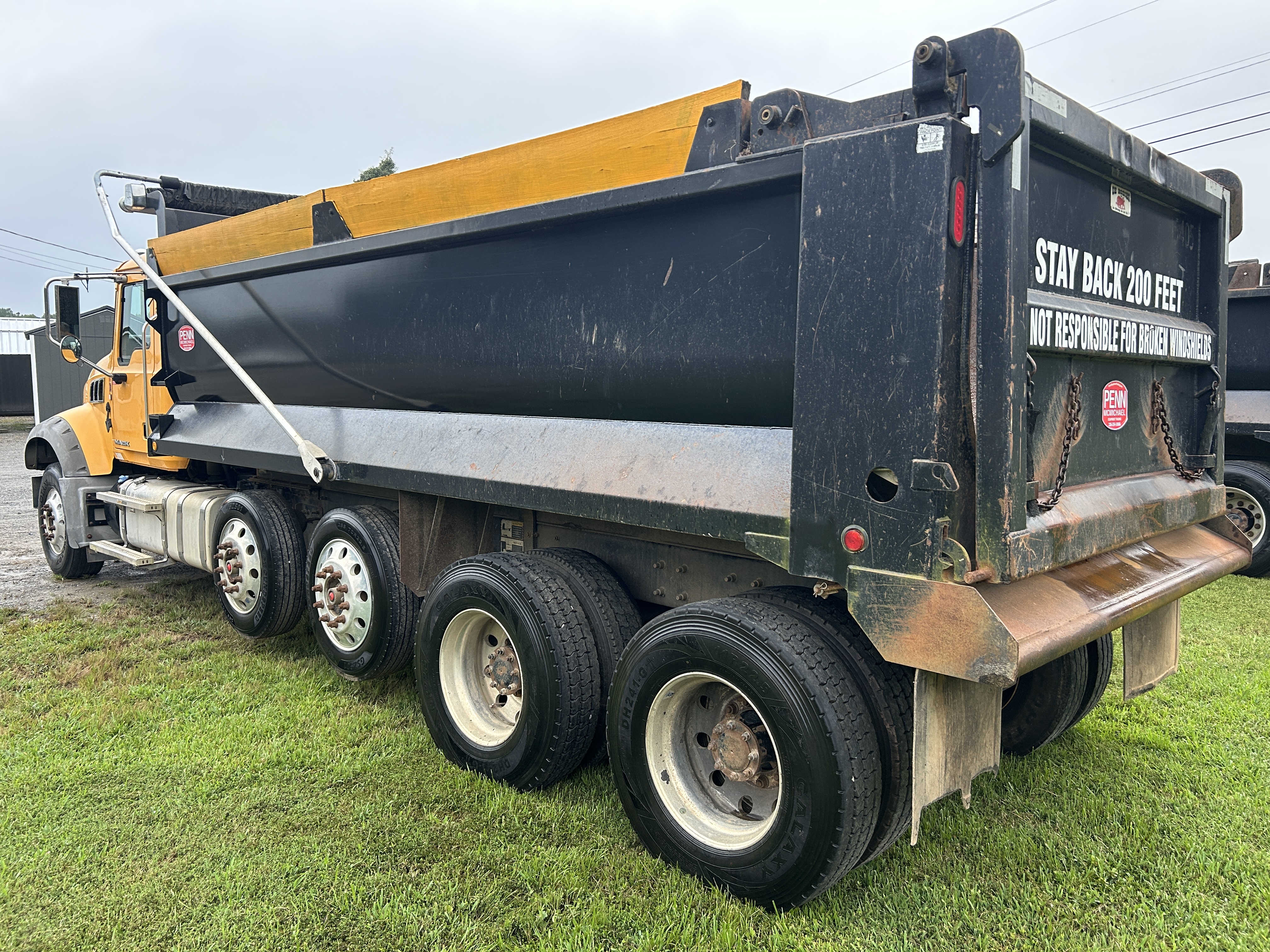 Used 2014 Mack Granite GU713 Quad Axle Dump Truck - Automatic